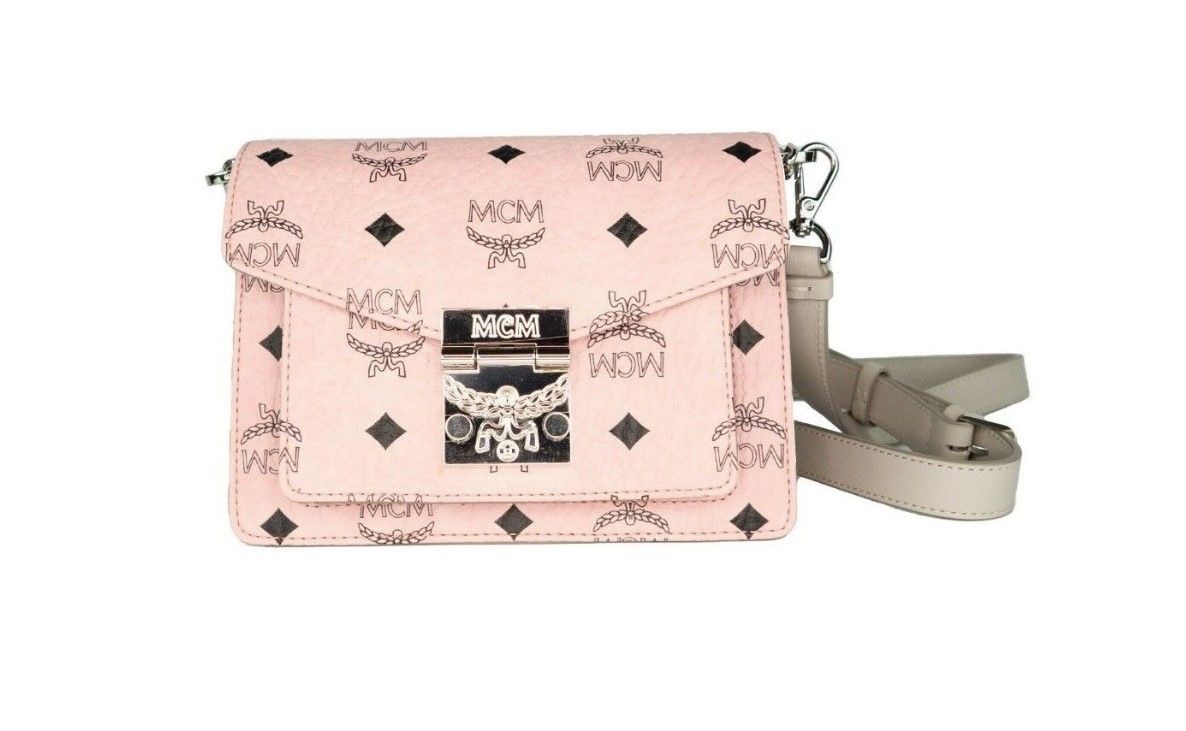 Sac à main à bandoulière MCM Signature en cuir rose doux avec logo diamant