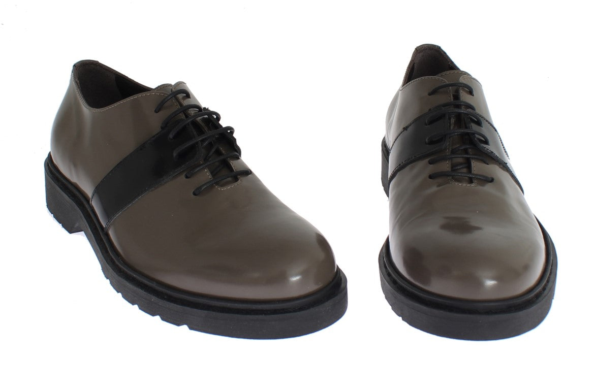 AI_ Chaussures élégantes à lacets en cuir gris marron