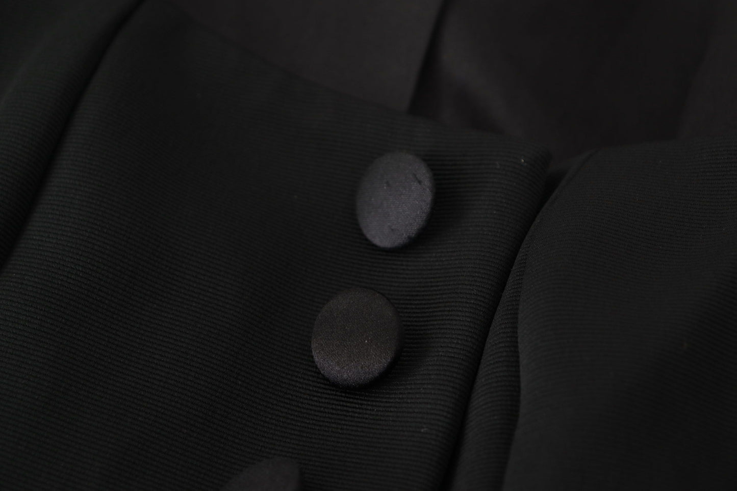 Dolce & Gabbana - Veste noire élégante à boutons-pression avec doublure en soie