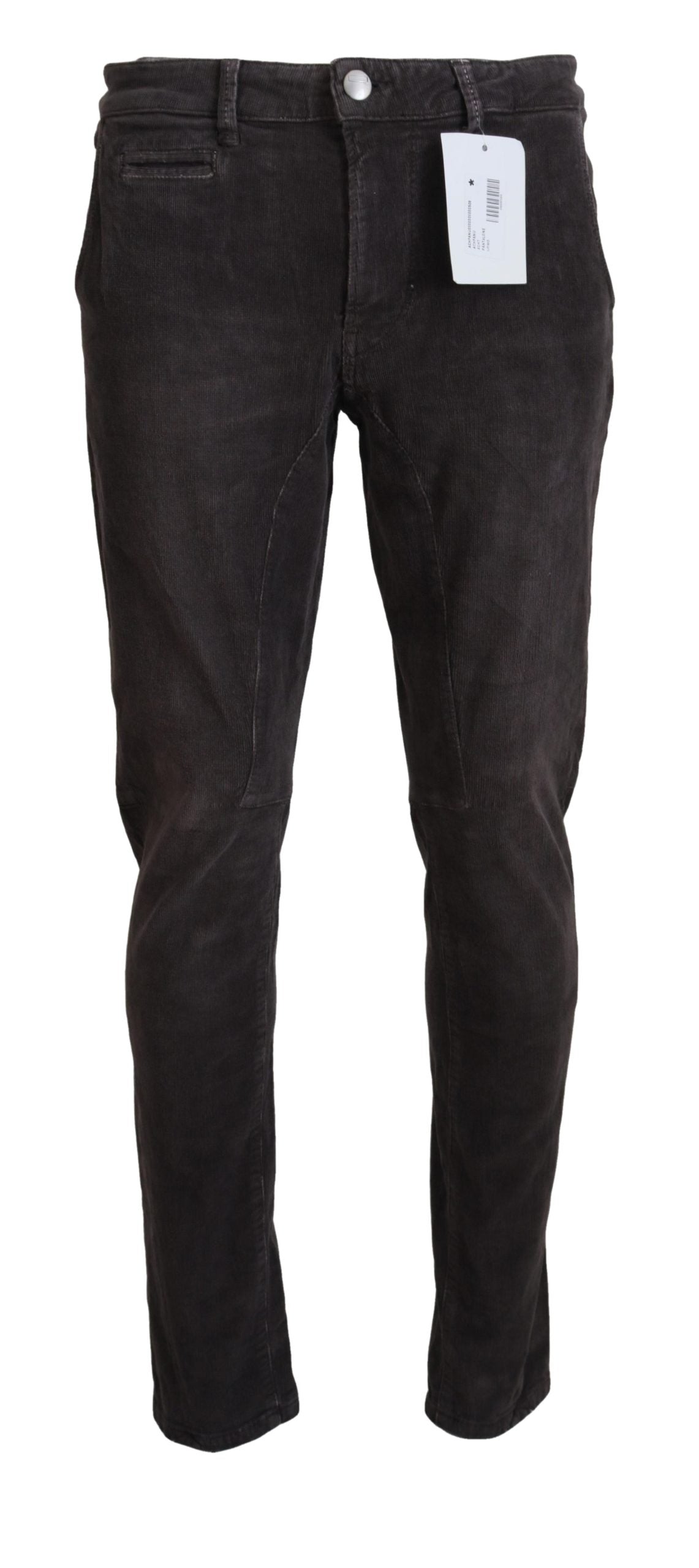 Huit pantalons élégants en velours côtelé marron