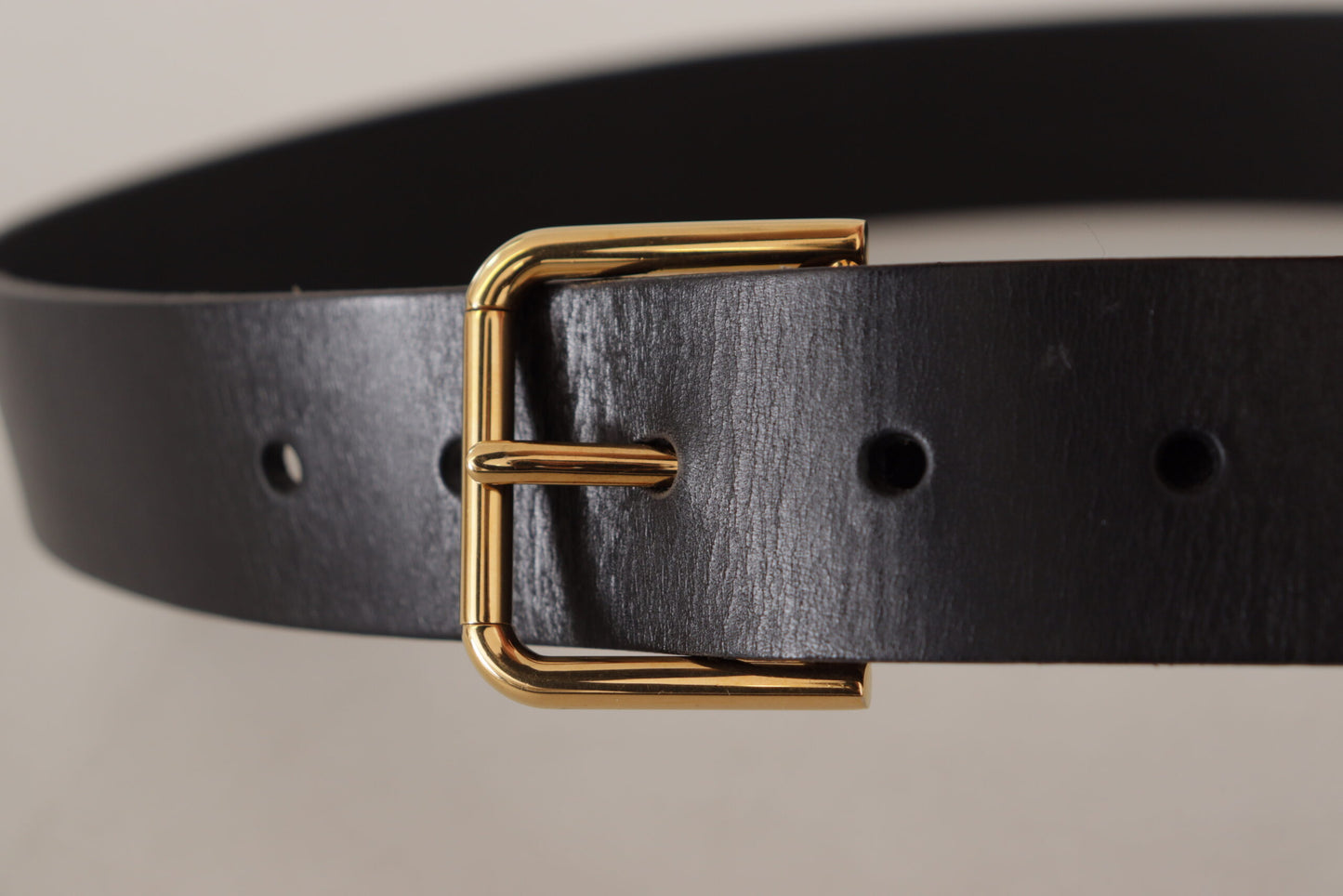 Ceinture élégante en cuir noir Dolce & Gabbana avec boucle dorée