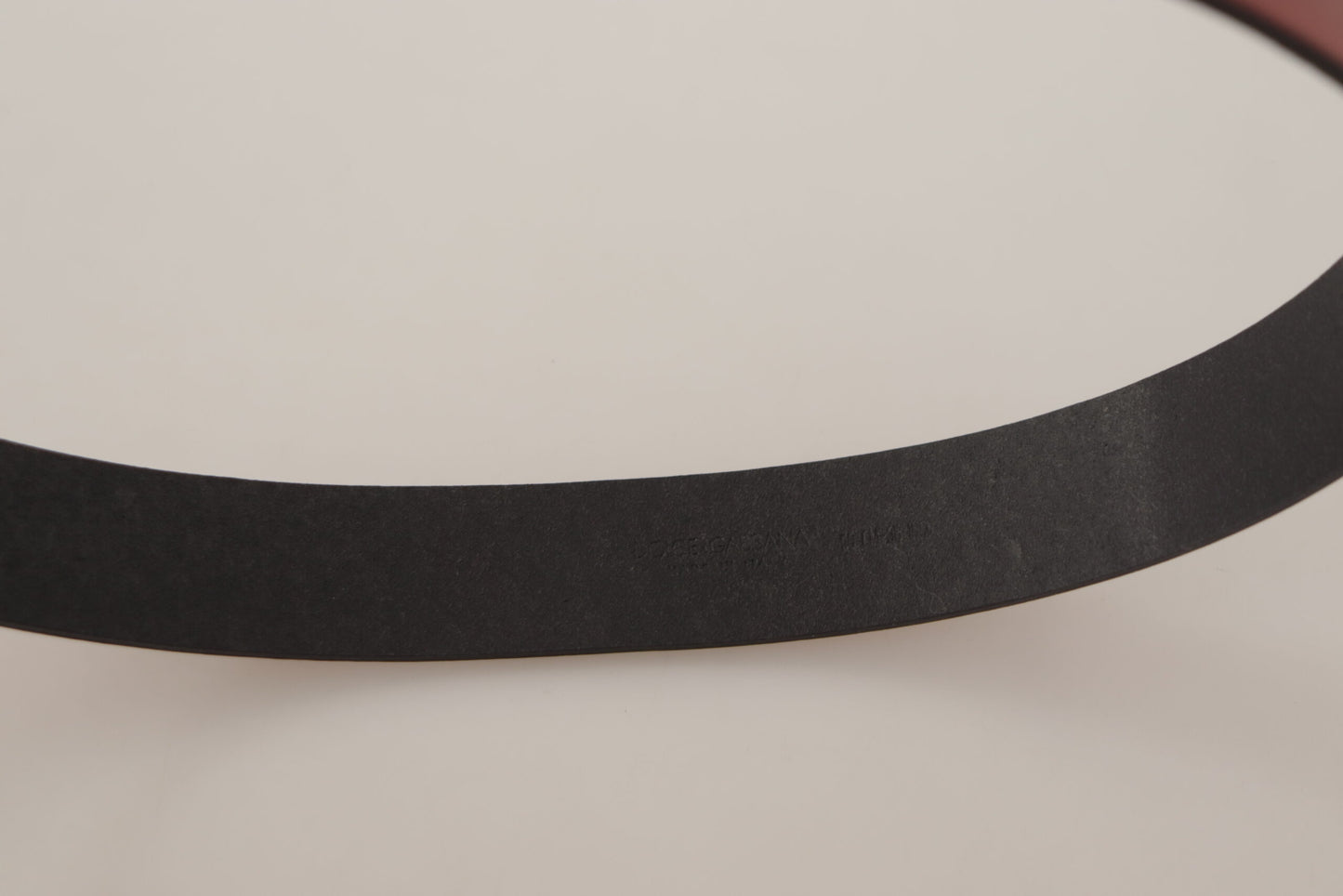 Ceinture élégante en cuir rouge Dolce & Gabbana avec boucle gravée