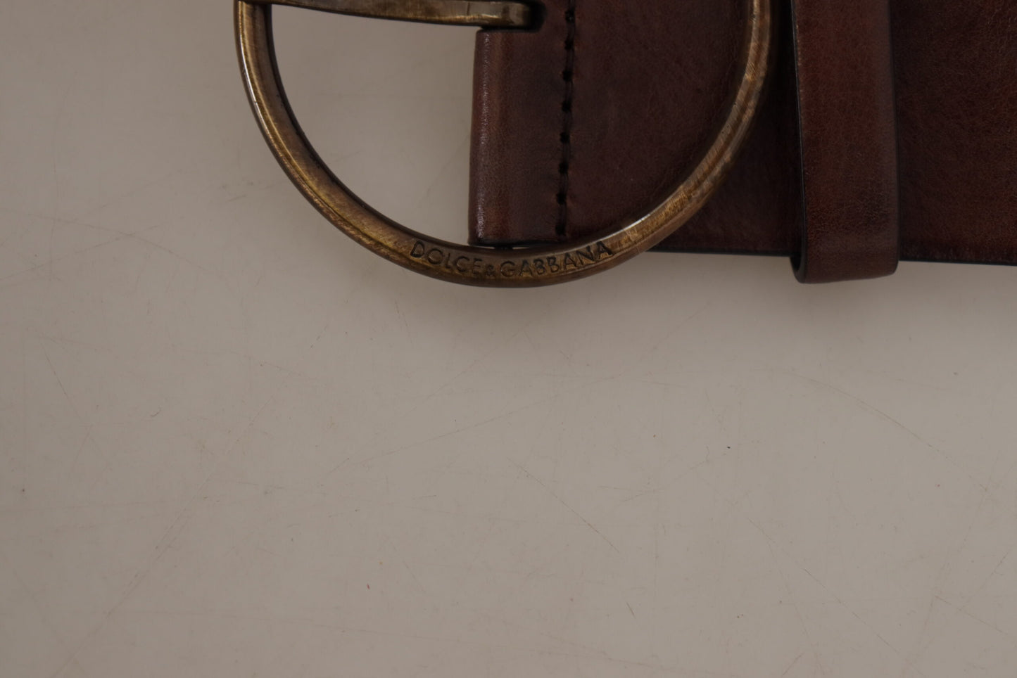Ceinture élégante en cuir Dolce & Gabbana avec boucle gravée