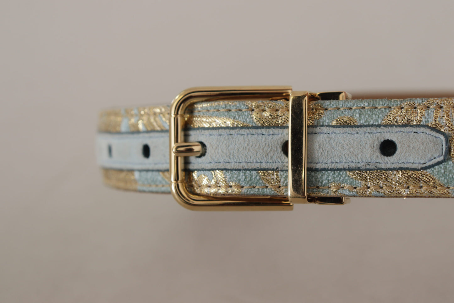 Ceinture élégante en cuir bleu clair Dolce & Gabbana avec boucle dorée