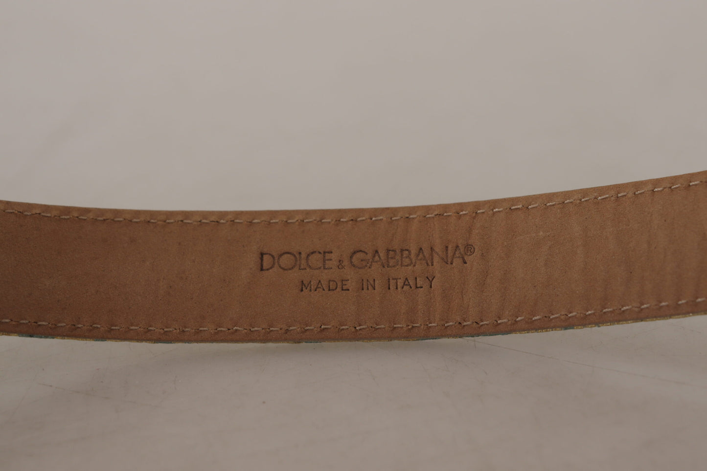 Ceinture élégante en cuir bleu clair Dolce & Gabbana avec boucle dorée