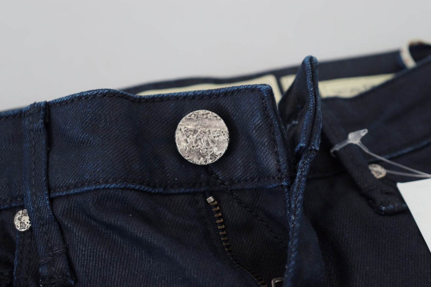 Huit extravagances chics en denim skinny taille basse