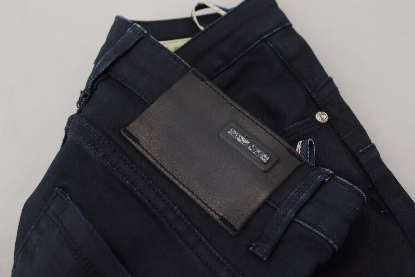 Huit extravagances chics en denim skinny taille basse