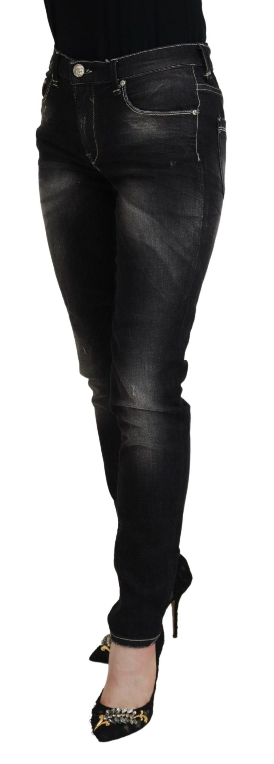 Huit jeans noirs élégants fuselés taille moyenne