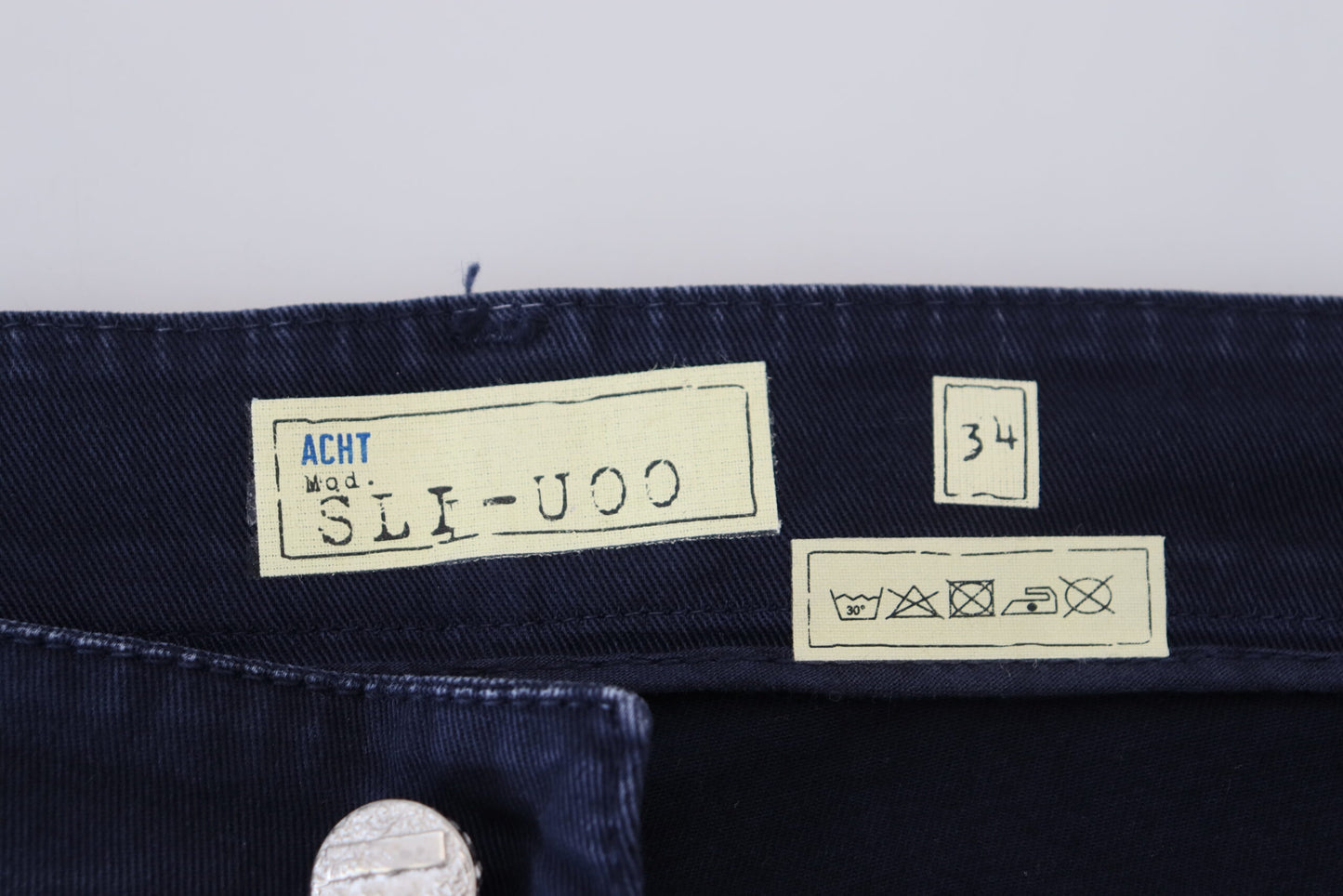 Huit jeans fuselés sophistiqués