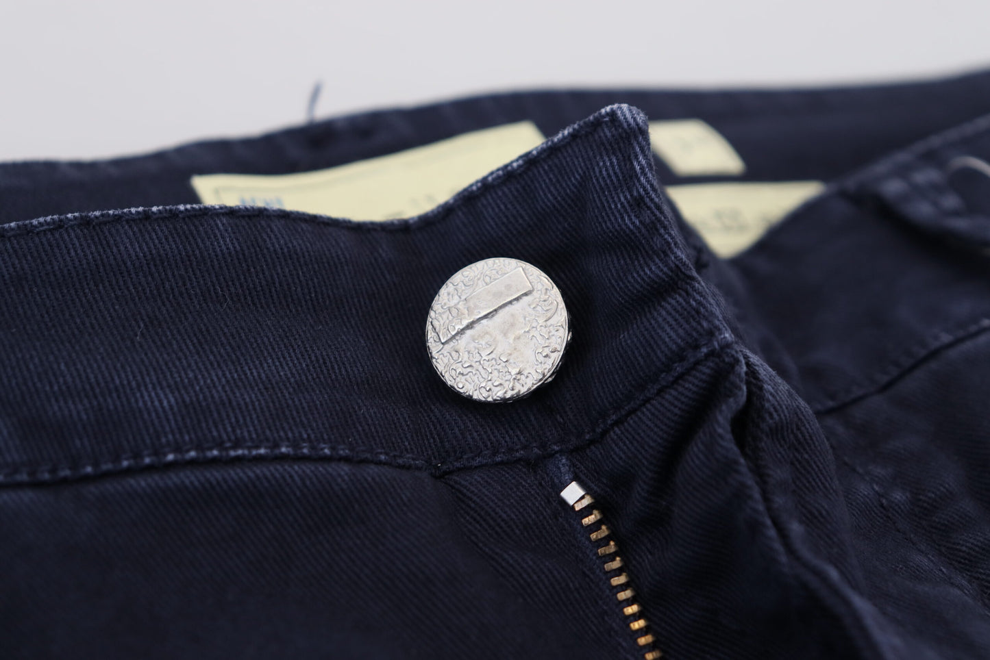 Huit jeans fuselés sophistiqués