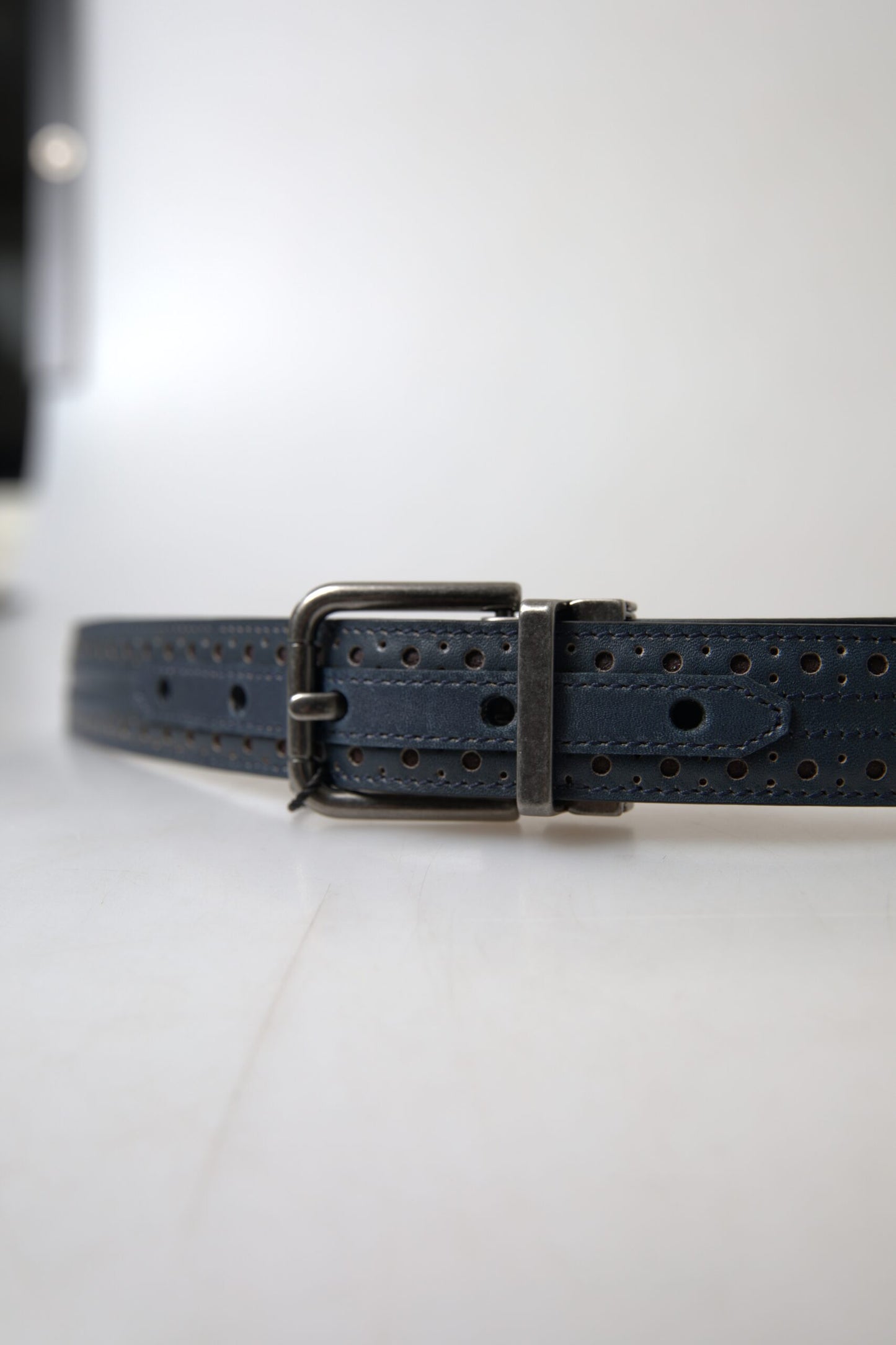 Ceinture élégante en cuir bleu Dolce & Gabbana avec boucle en métal
