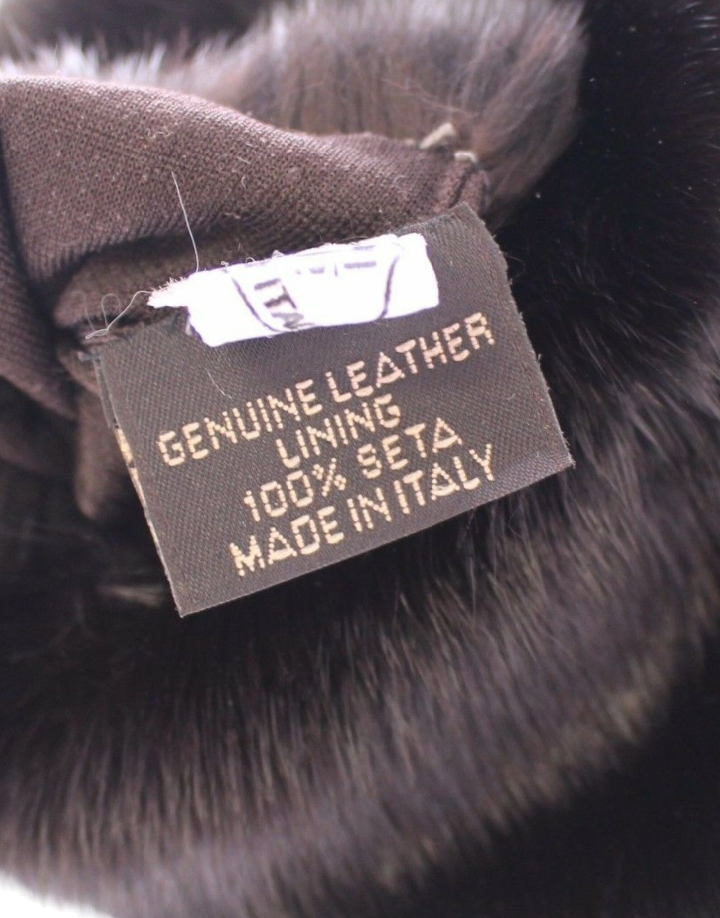 Gants élégants en fourrure violette Dolce & Gabbana jusqu'aux coudes