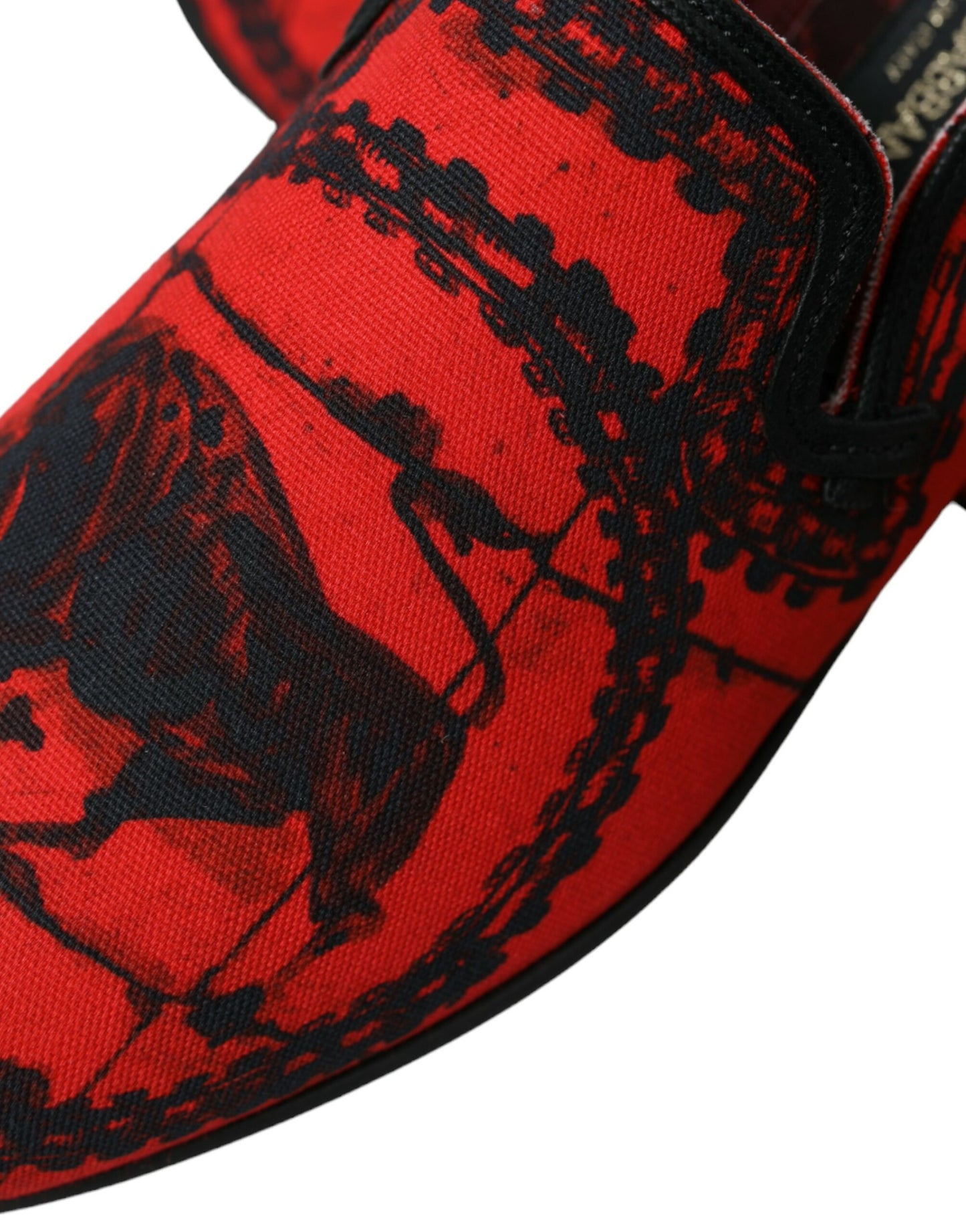 Mocassins de luxe rouges et noirs inspirés du modèle Torero de Dolce & Gabbana