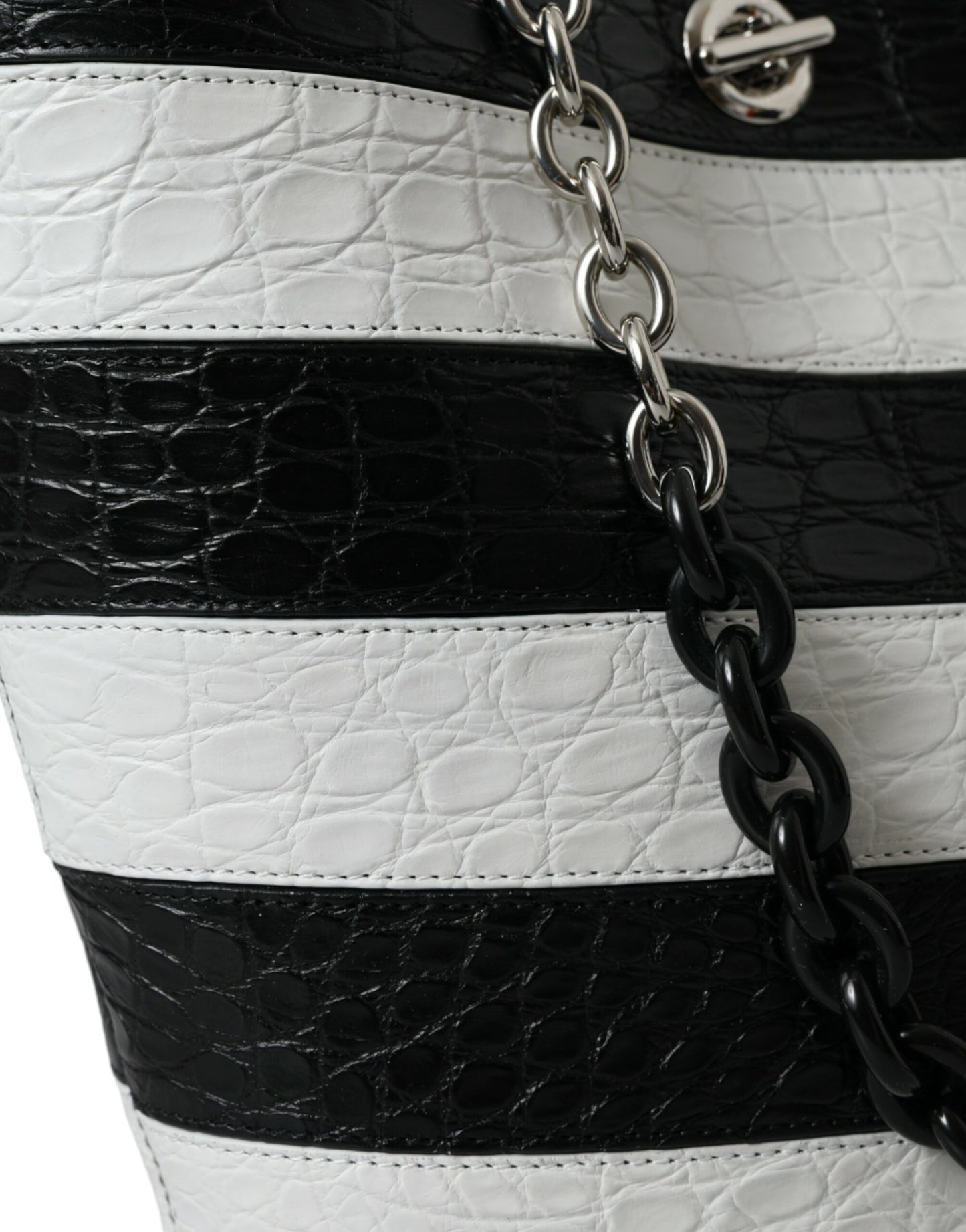 Sac seau maxi en cuir de crocodile chic Balenciaga