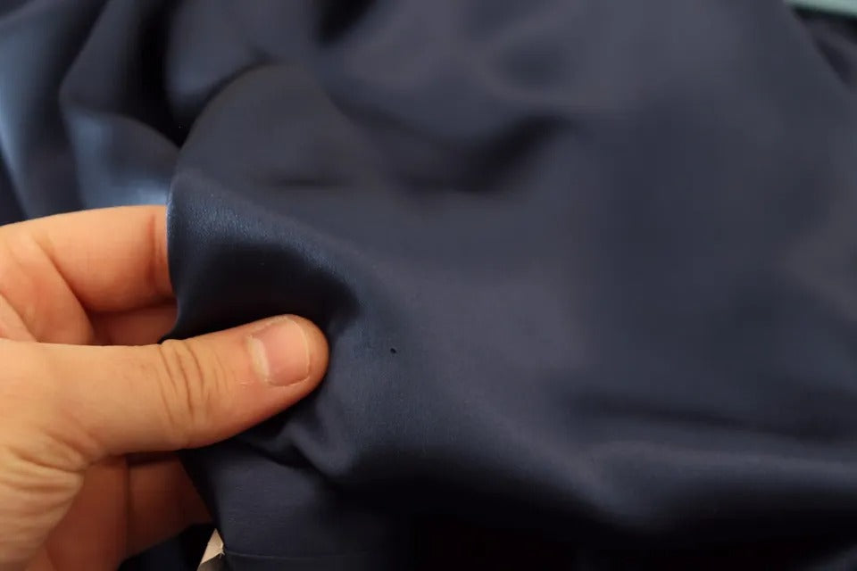 Veste-robe en satin de soie bleu Dolce & Gabbana avec ceinture à la taille