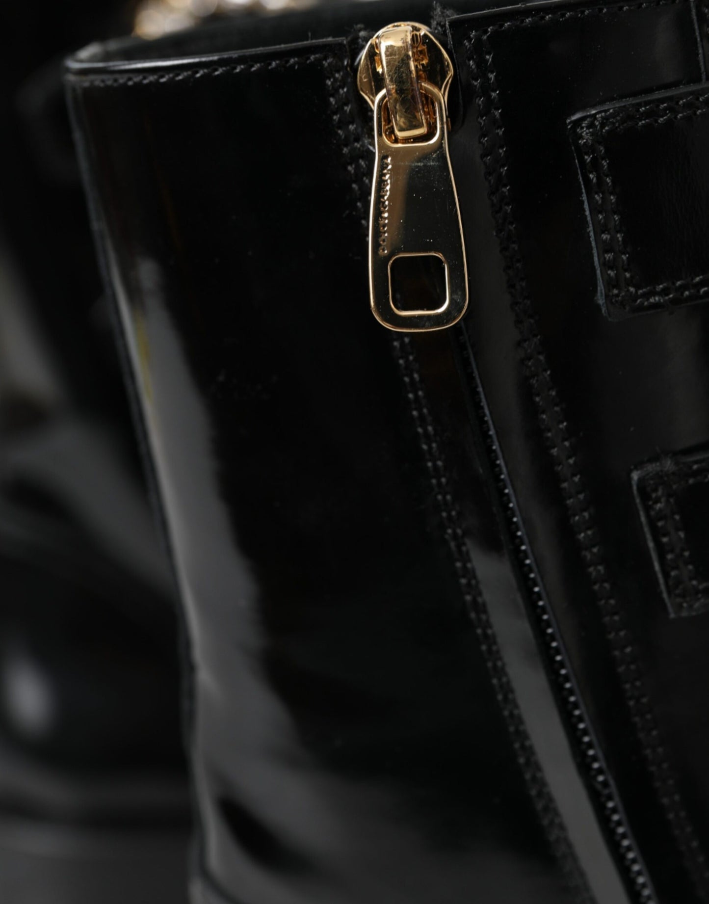 Dolce & Gabbana Bottines en cuir noir à boucles en cristal