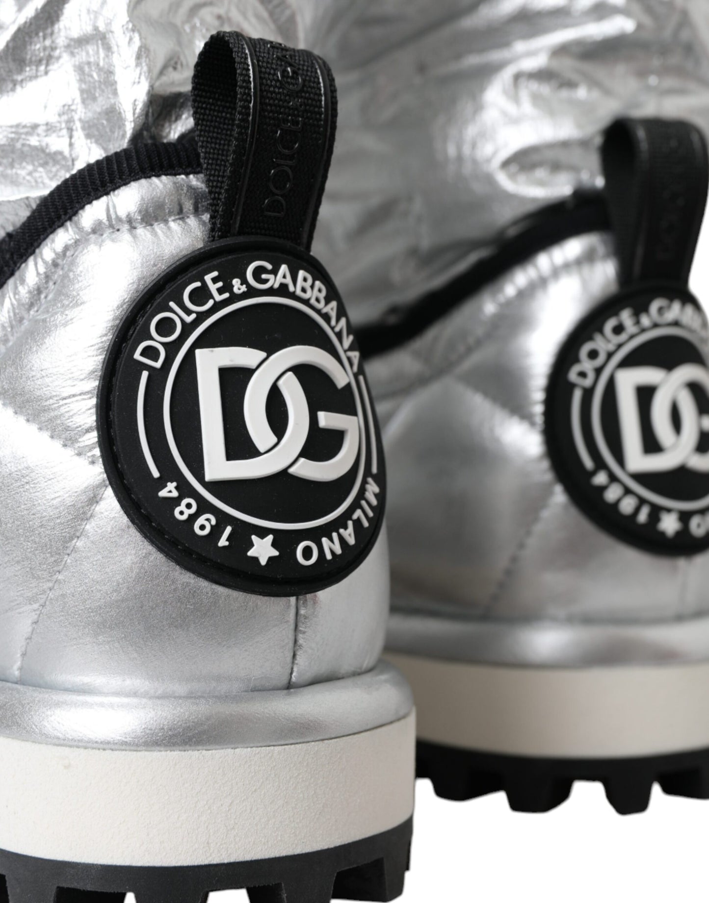 Chaussures montantes matelassées argentées métallisées Dolce & Gabbana avec patch logo