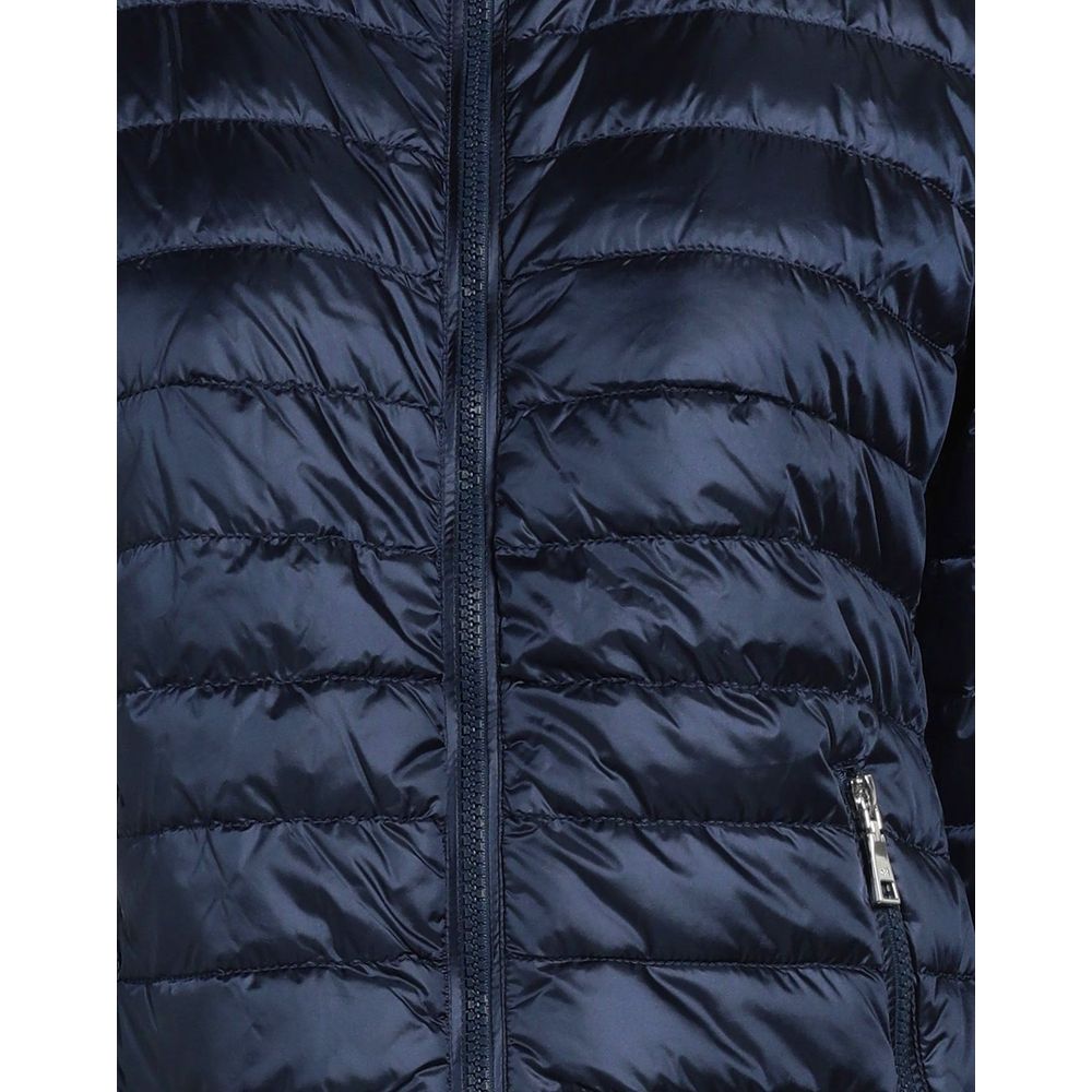 Ajoutez des vestes et un manteau en polyamide bleu