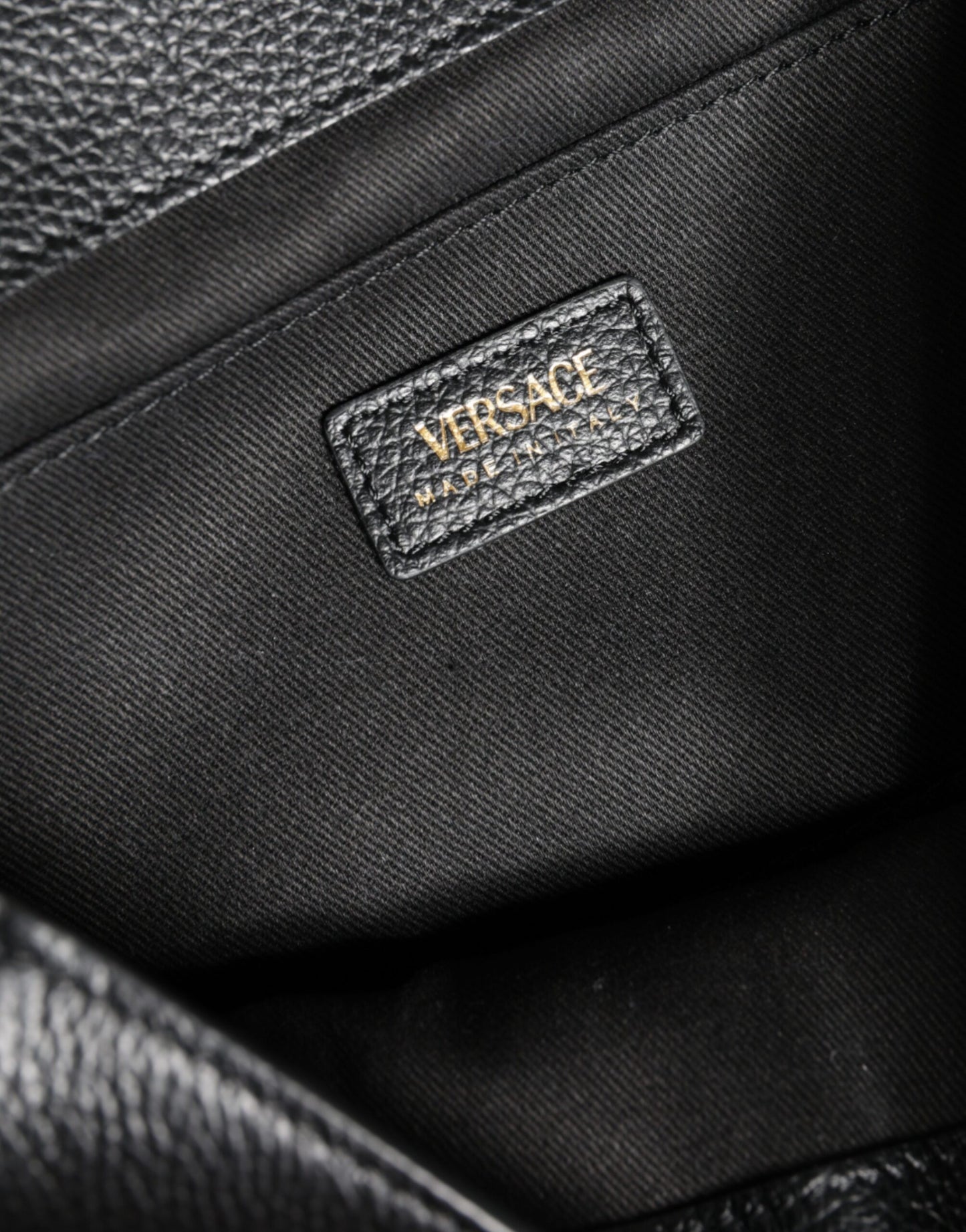 Sac bandoulière Versace en cuir de veau grainé noir avec poignée supérieure