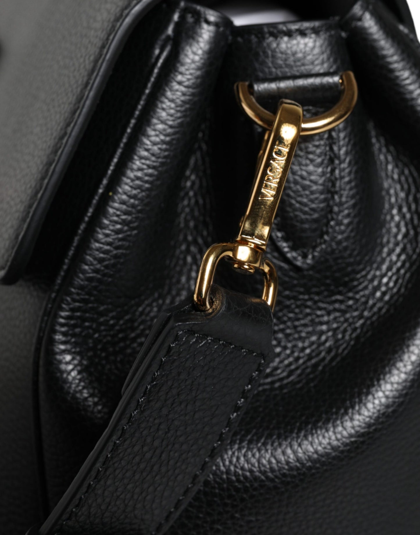 Sac bandoulière Versace en cuir de veau grainé noir avec poignée supérieure