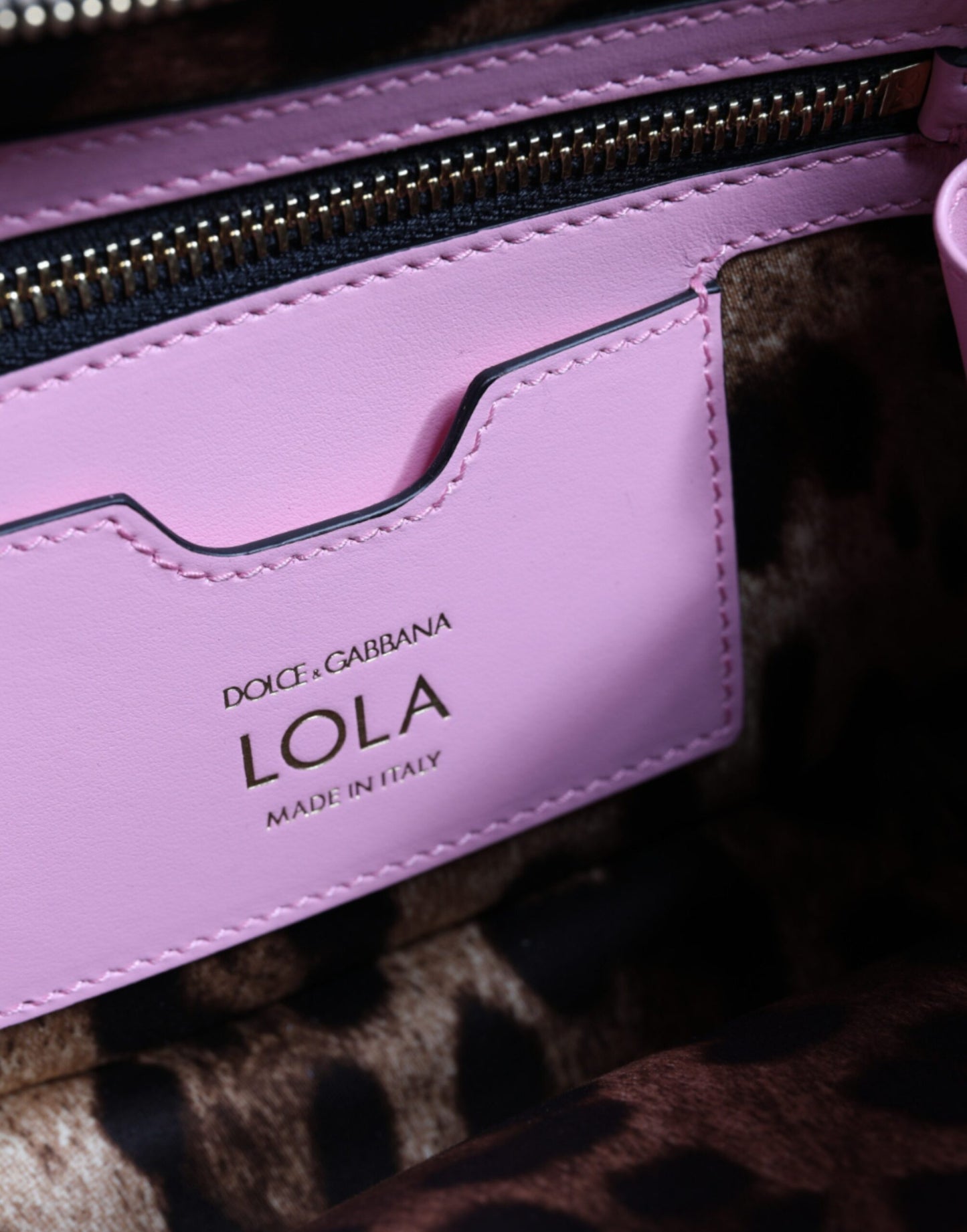 Sac bandoulière clouté en cuir rose pâle LOLA de Dolce & Gabbana