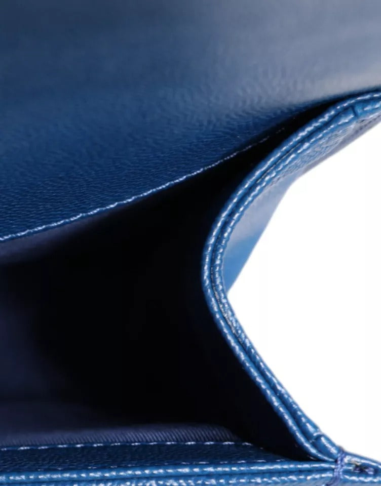 Sac à bandoulière Chanel moyen en cuir d'agneau bleu à double chaîne