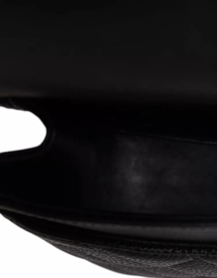 Sac à bandoulière matelassé à double rabat classique noir caviar de taille moyenne de Chanel