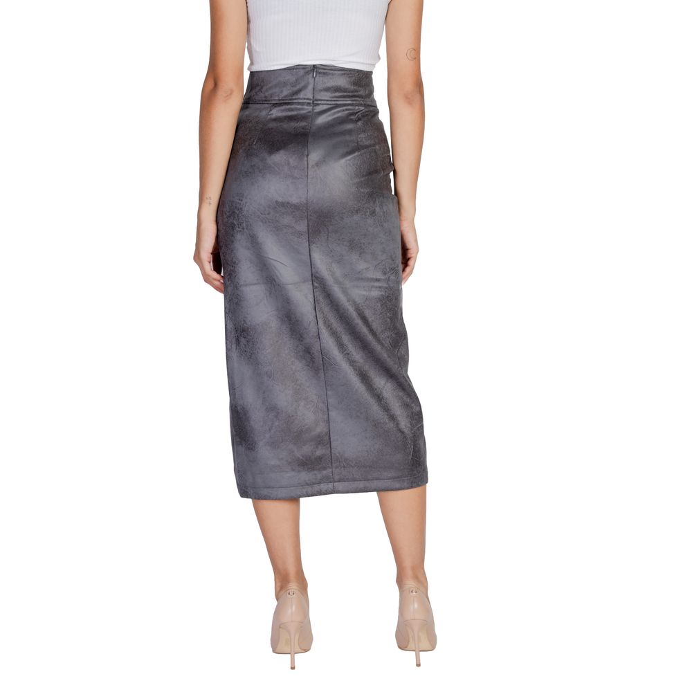 Jupe en cuir artificiel gris uniquement