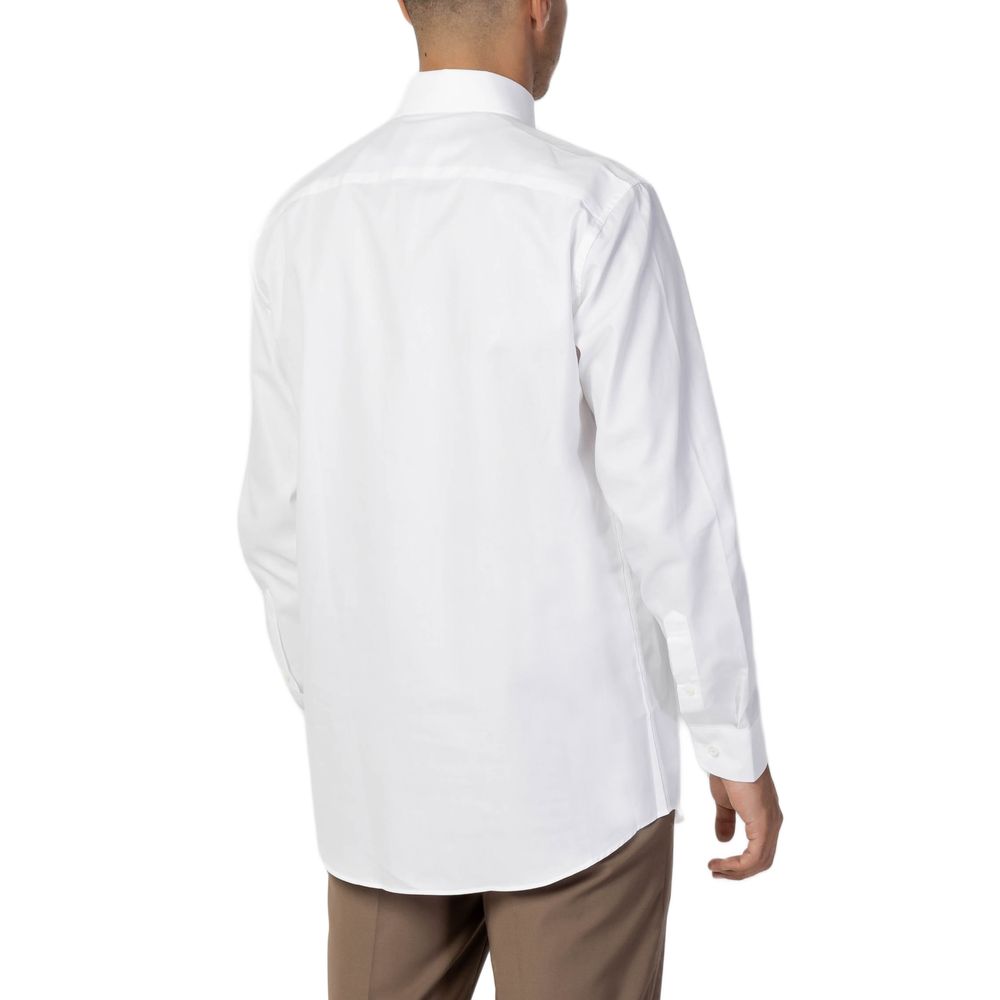 Chemise en coton blanc sélectionnée
