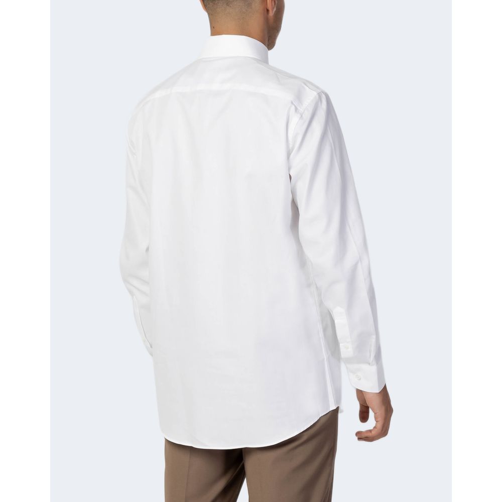 Chemise en coton blanc sélectionnée