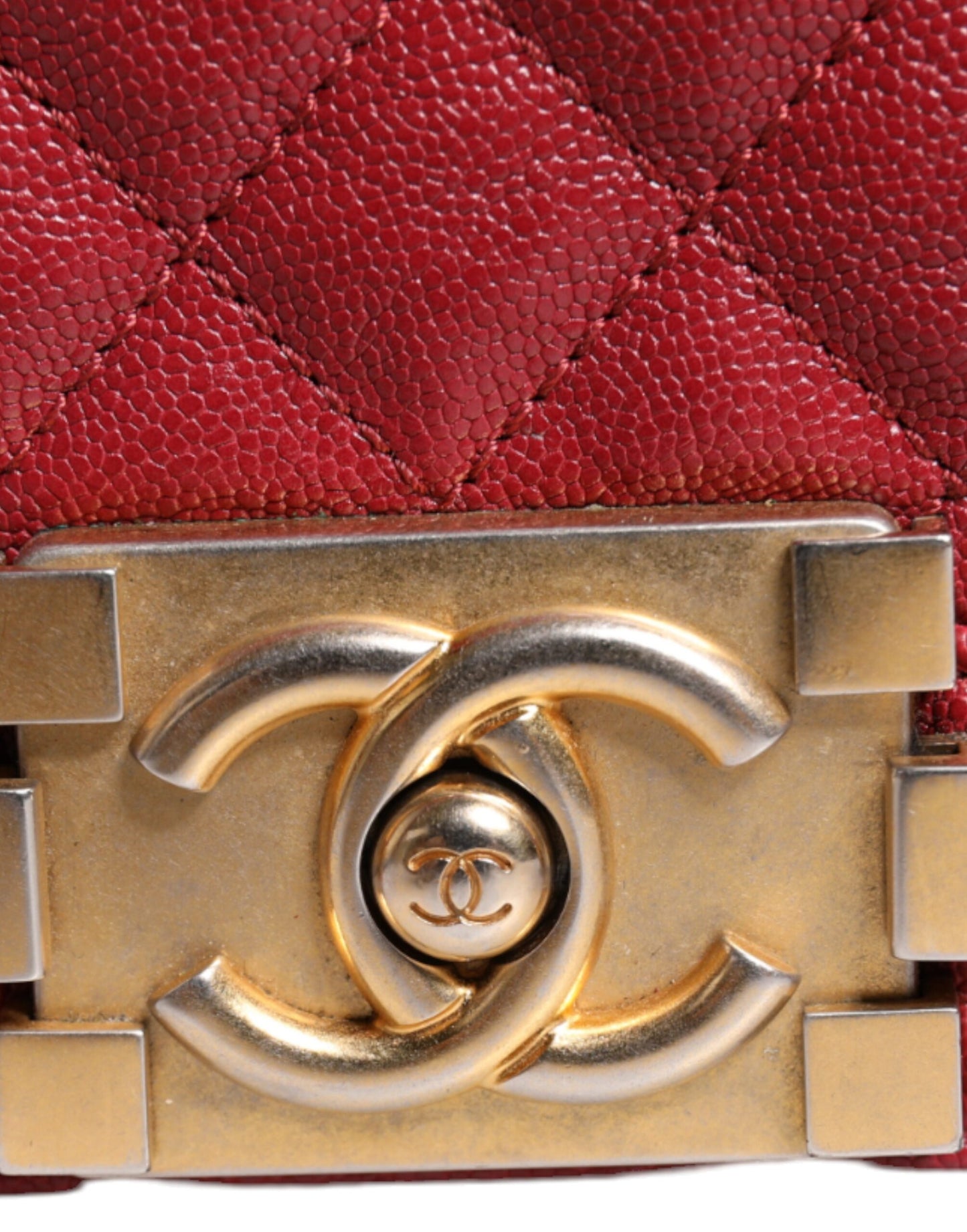 Sac à bandoulière Chanel en cuir d'agneau rouge et double chaîne dorée de taille moyenne