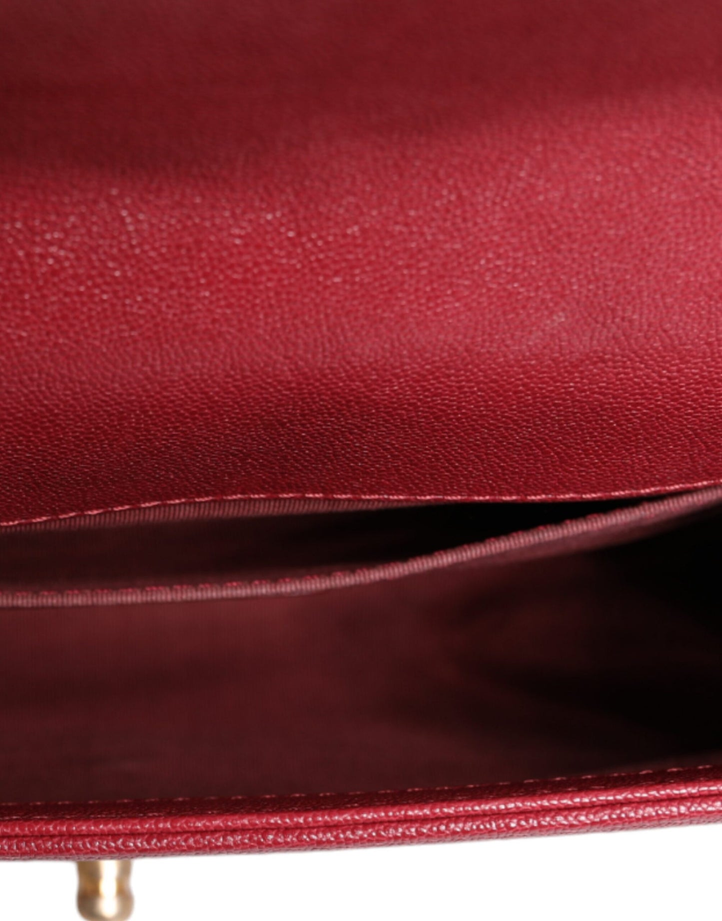 Sac à bandoulière Chanel en cuir d'agneau rouge et double chaîne dorée de taille moyenne