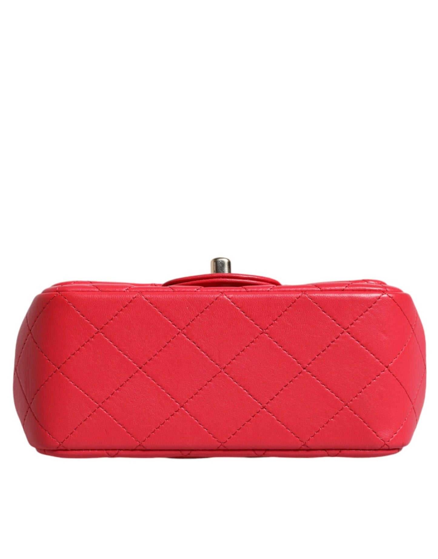 Mini sac à main Chanel en cuir d'agneau matelassé rose à bandoulière avec chaîne
