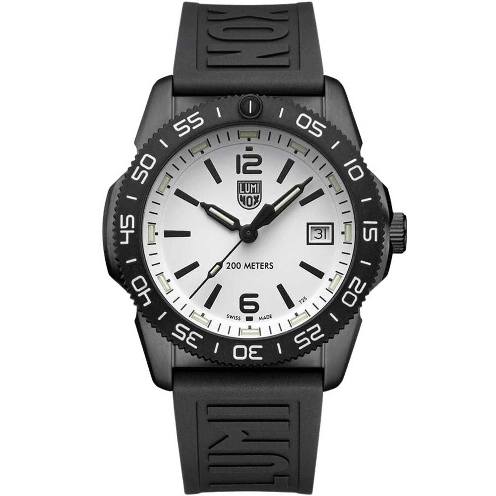 Montre Luminox en caoutchouc noir