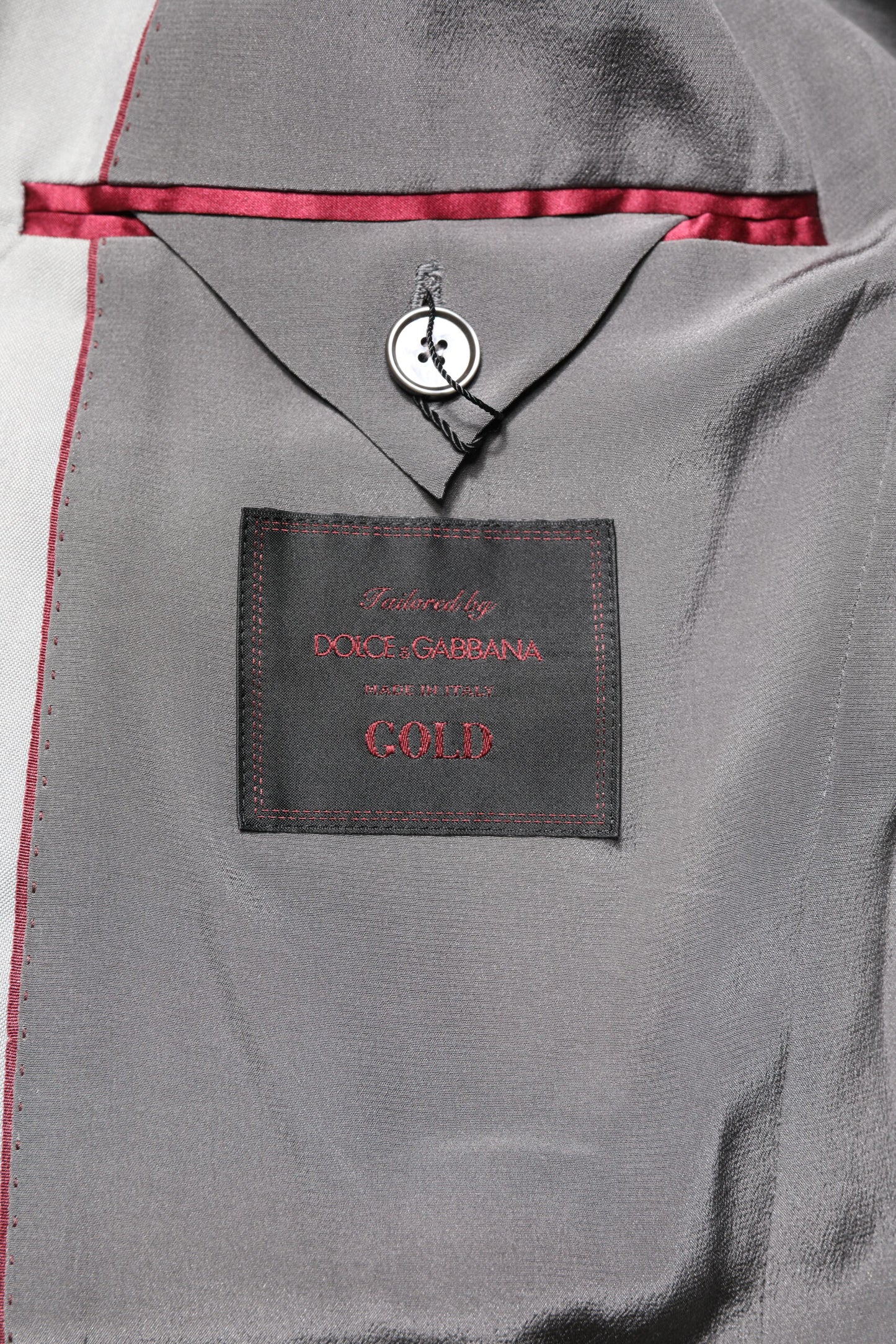 Costume deux pièces en laine gris clair Dolce & Gabbana, coupe formelle, couleur or