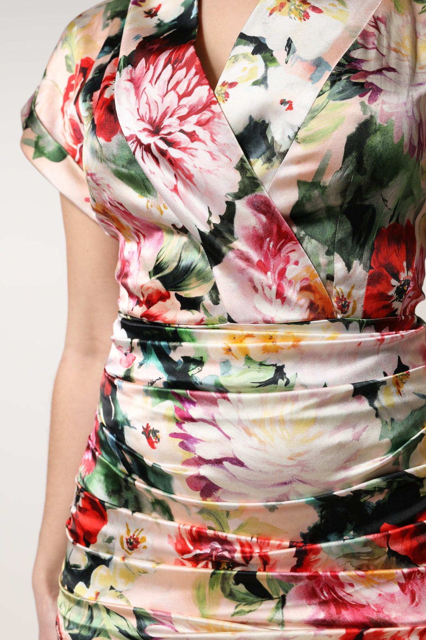Robe fourreau mi-longue à manches courtes et imprimé floral multicolore Dolce & Gabbana