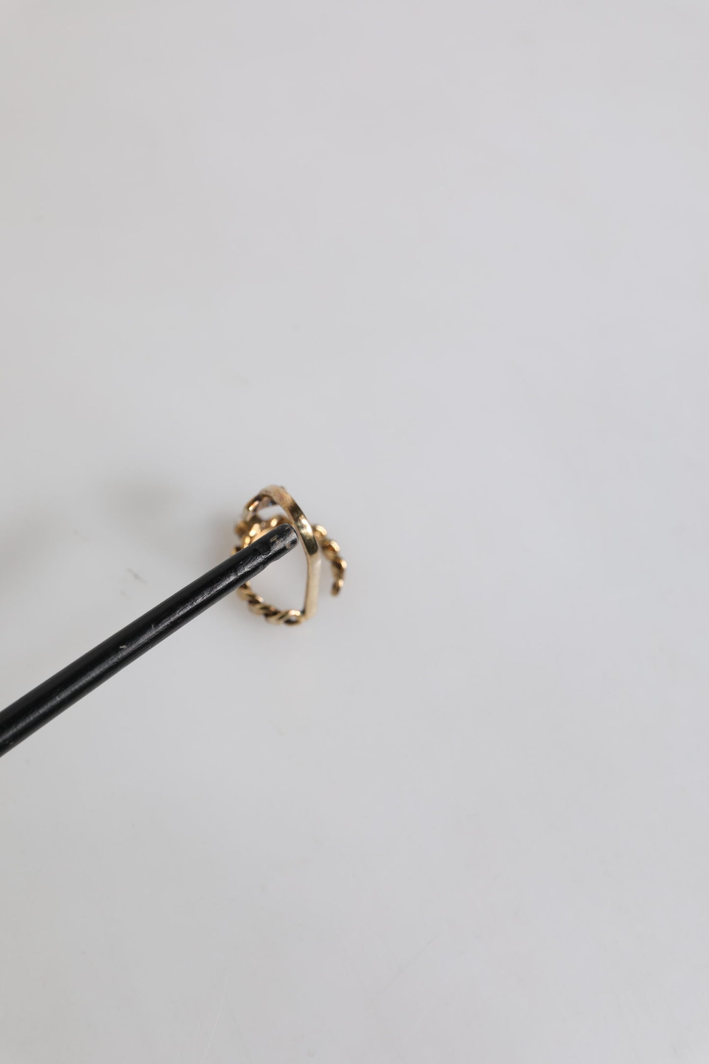 Bague ajustable Dolce & Gabbana dorée avec logo gravé et cristaux transparents