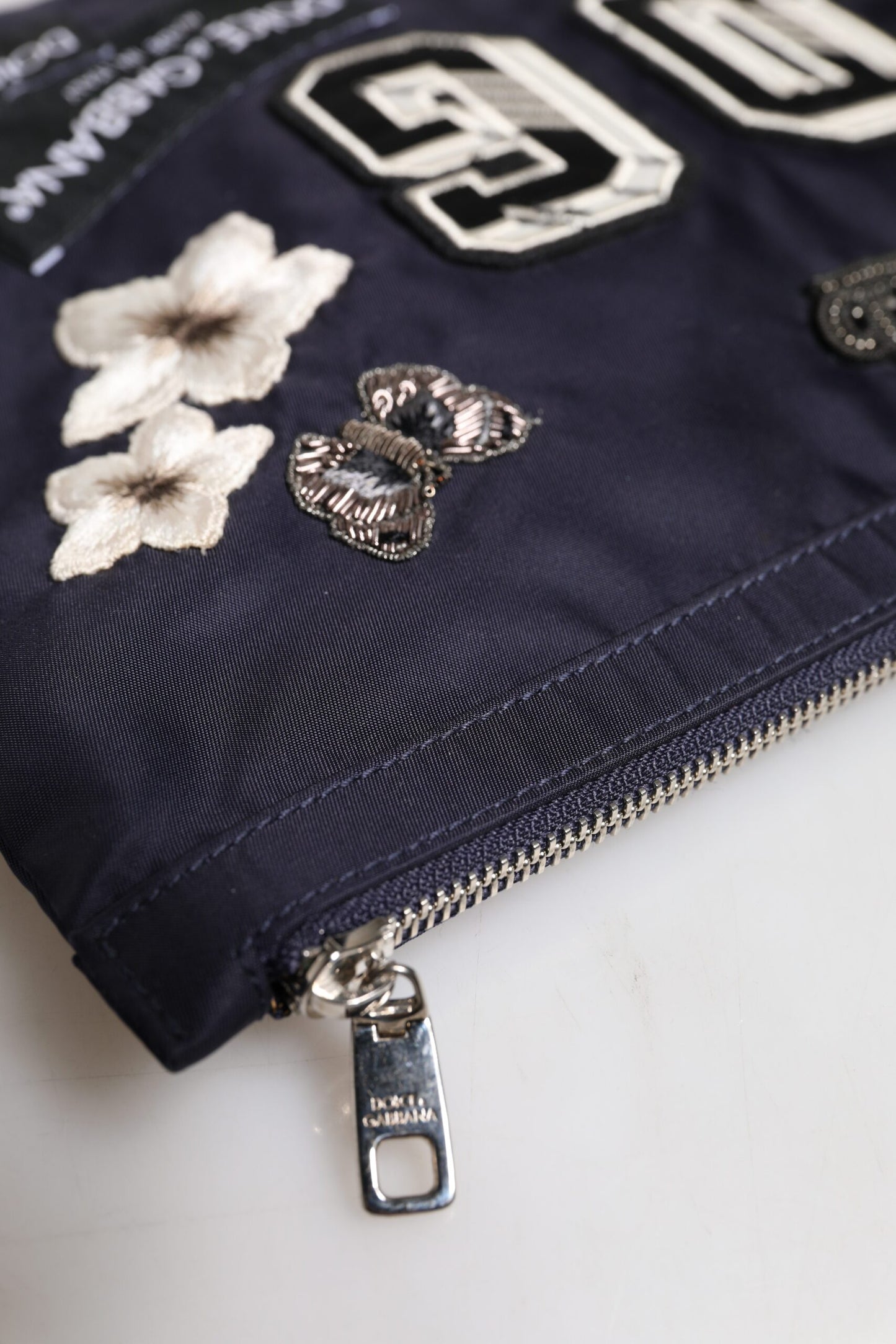 Pochette Dolce & Gabbana bleue ornée d'un patch logo DG