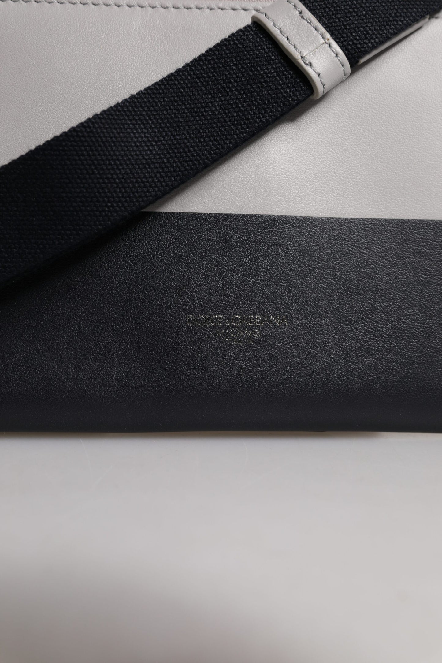 Sac bandoulière Dolce & Gabbana en cuir noir et blanc avec logo en relief