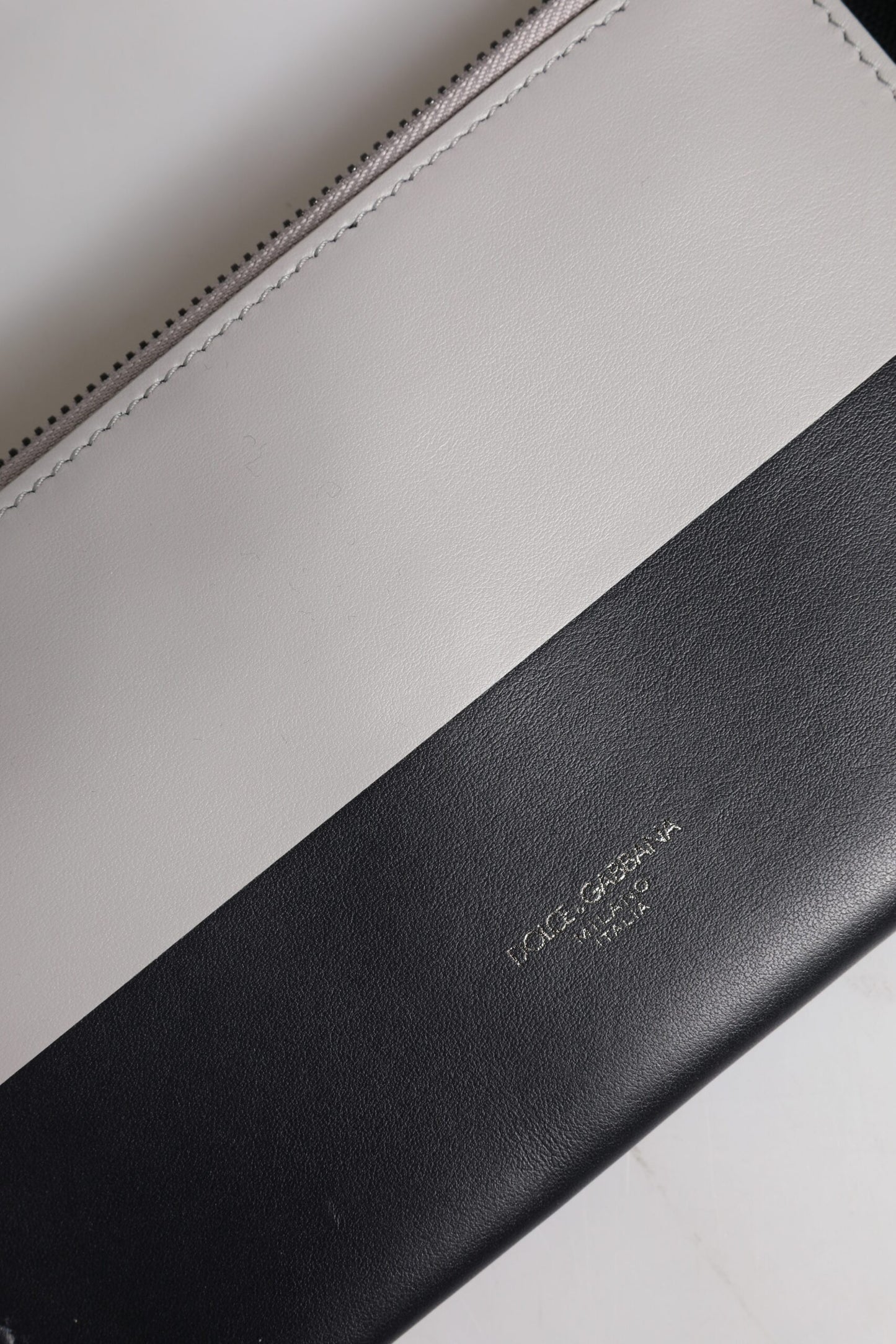 Sac bandoulière Dolce & Gabbana en cuir noir et blanc avec logo en relief