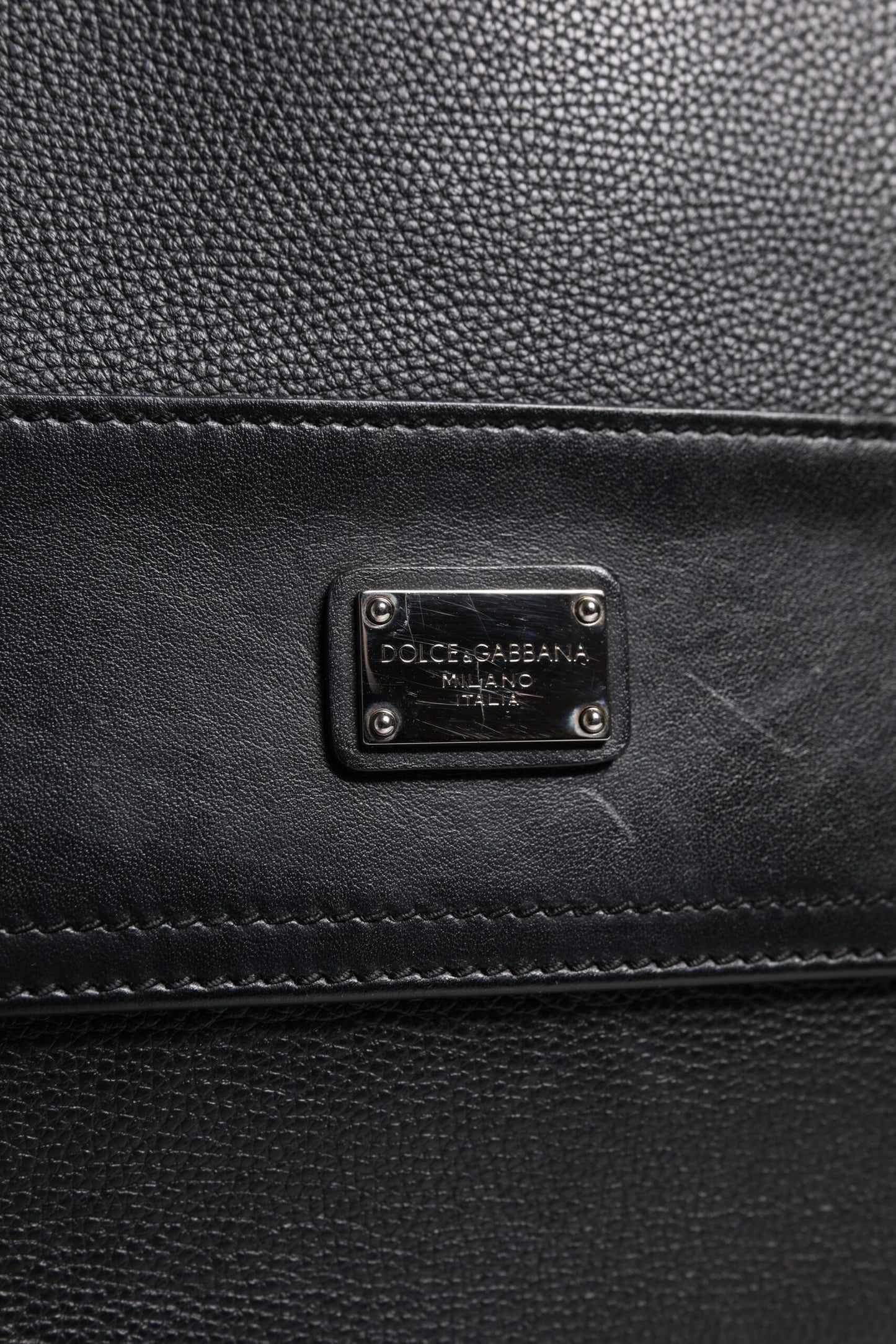Sac bandoulière en cuir noir Dolce & Gabbana avec plaque logo