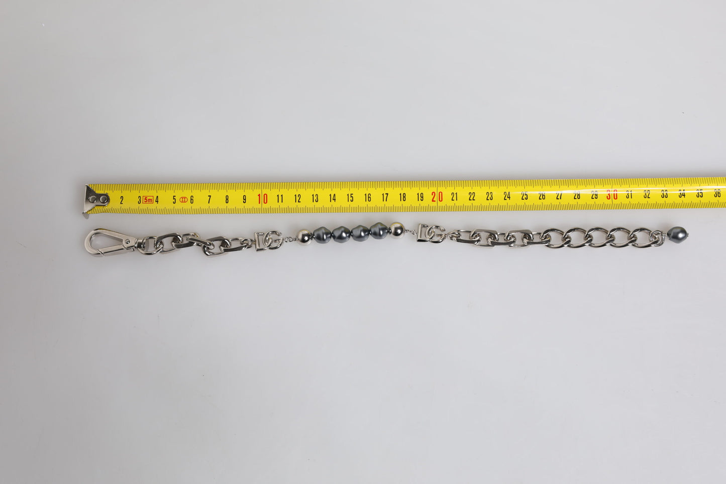 Bracelet Dolce & Gabbana en chaîne argentée avec fermoir mousqueton et perles grises
