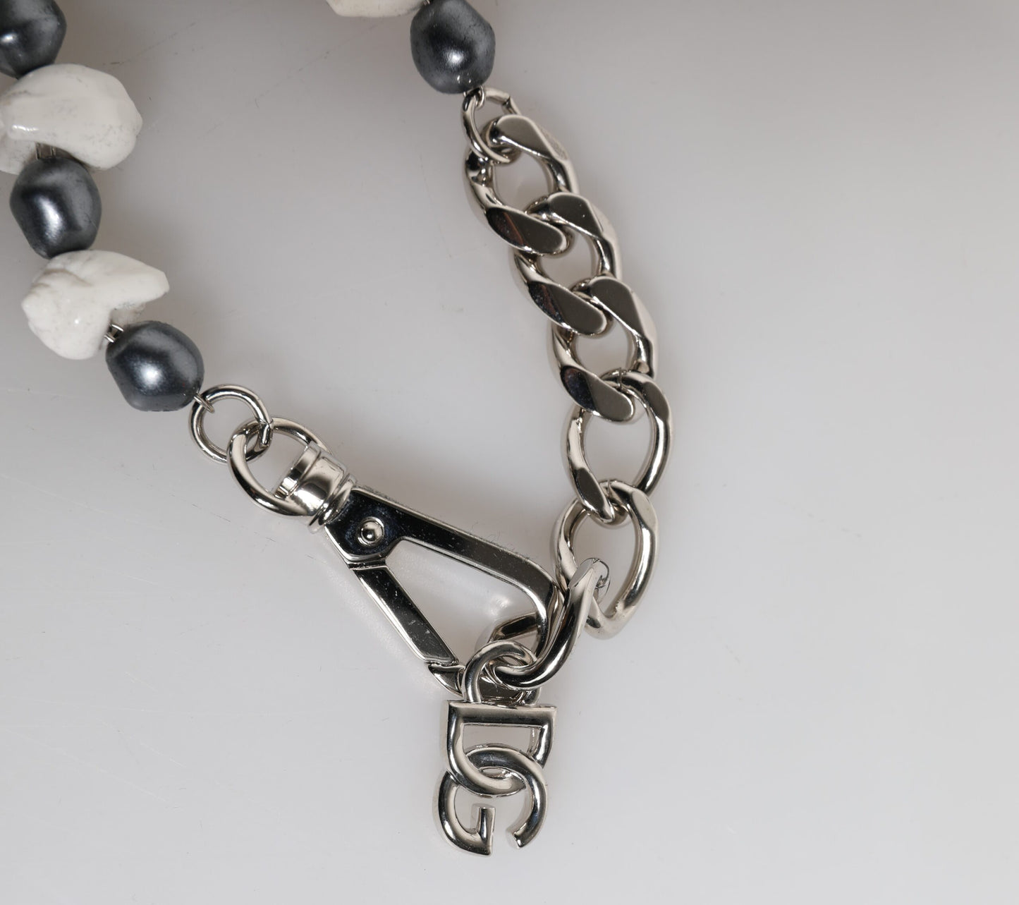 Bracelet Dolce & Gabbana en laiton argenté avec perles et logo DG