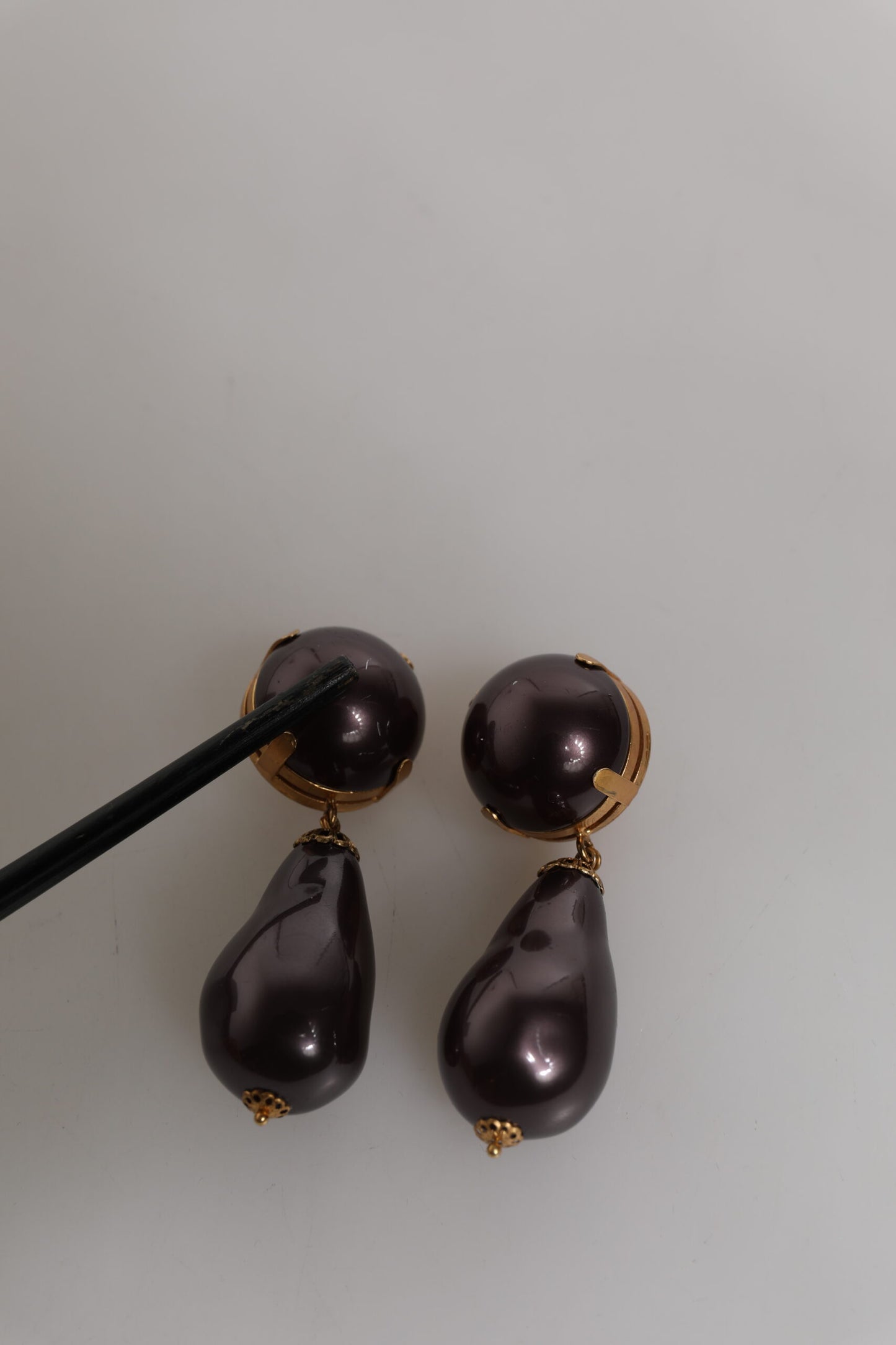 Boucles d'oreilles pendantes à clip Dolce & Gabbana en laiton doré et perles noires