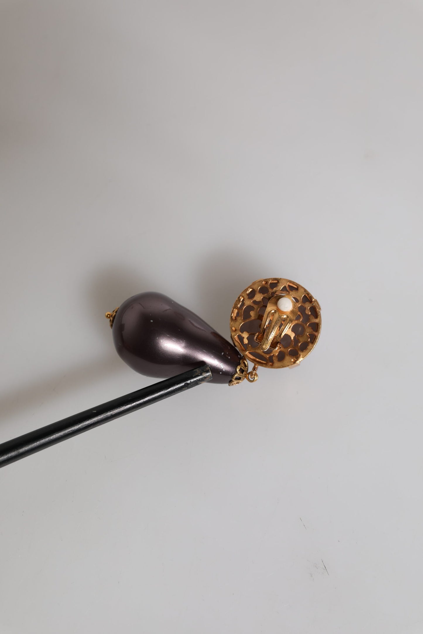 Boucles d'oreilles pendantes à clip Dolce & Gabbana en laiton doré et perles noires