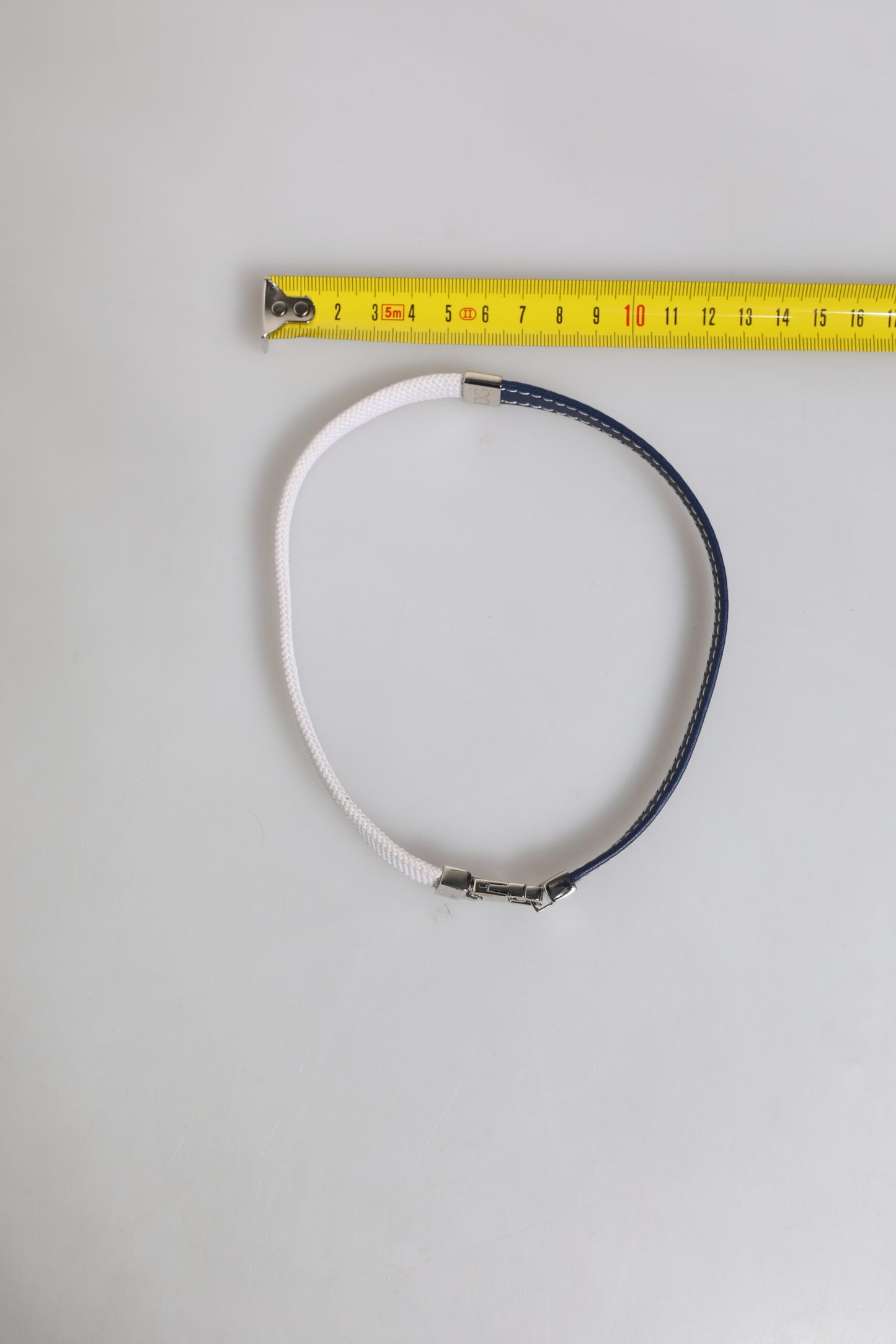 Bracelet Dolce & Gabbana en cuir bleu et blanc gravé DG