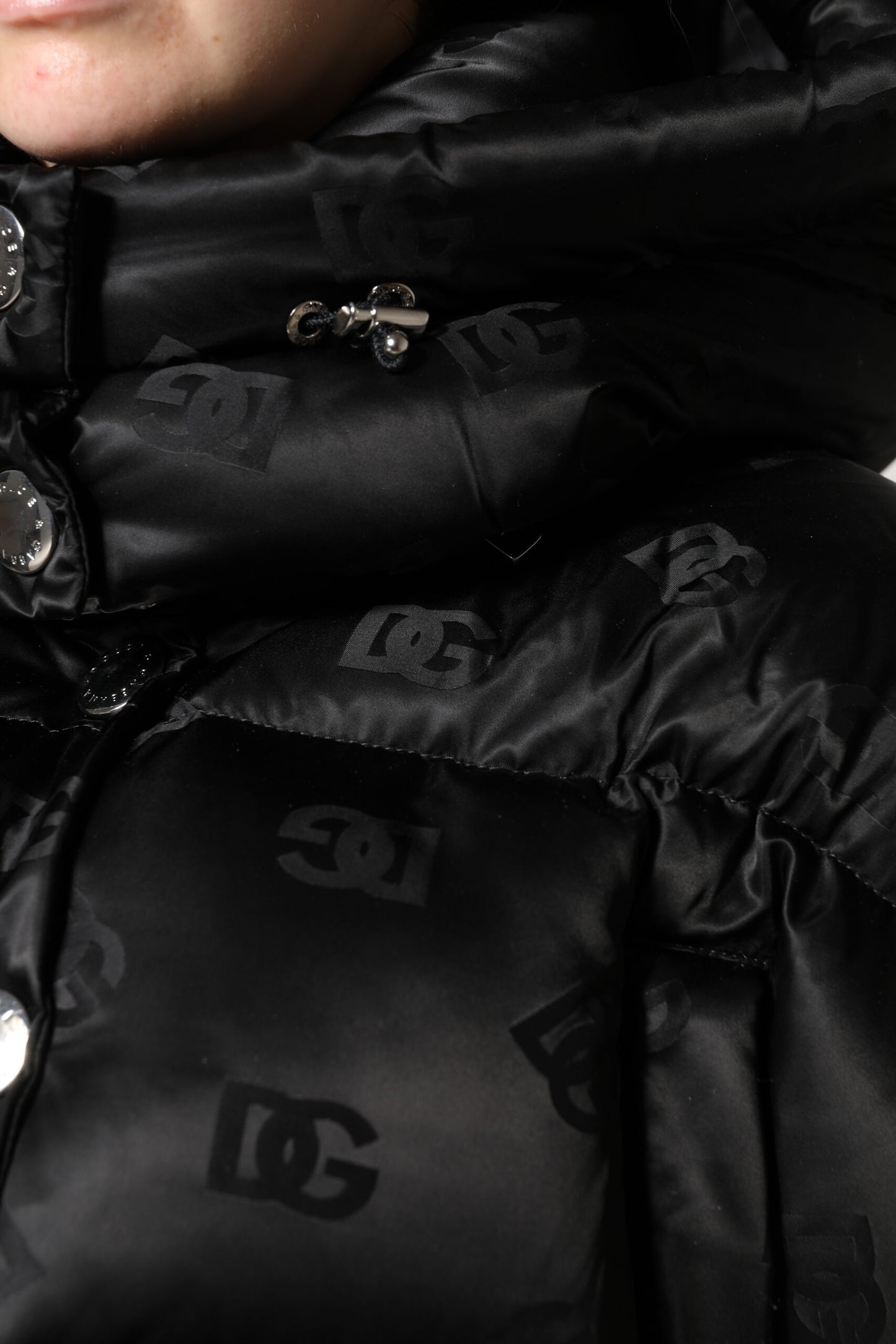 Dolce & Gabbana Doudoune courte noire à capuche et fermeture éclair intégrale