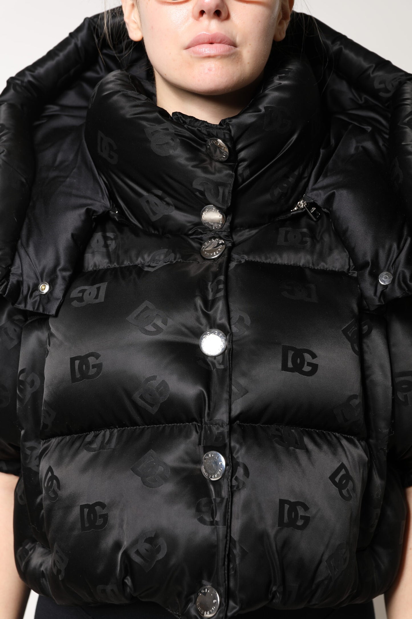 Dolce & Gabbana Doudoune courte noire à capuche et fermeture éclair intégrale