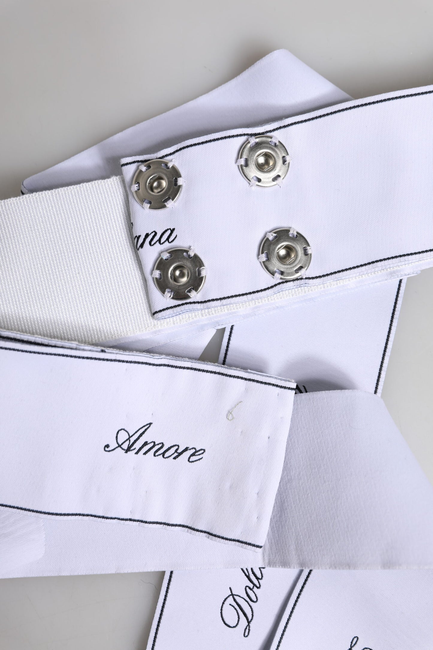 Ceinture à large nœud et logo Dolce & Gabbana en ruban blanc