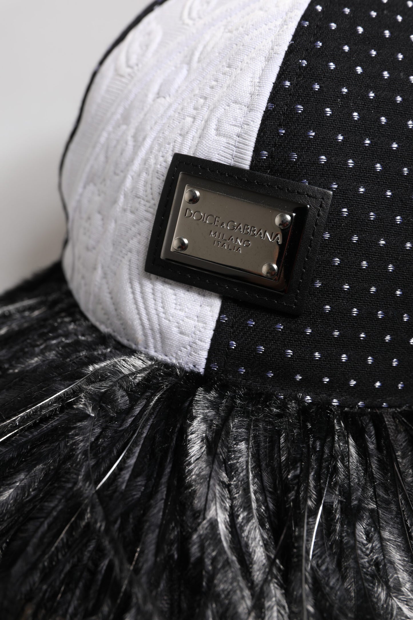 Casquette de baseball Dolce & Gabbana à pois blancs et noirs avec plumes